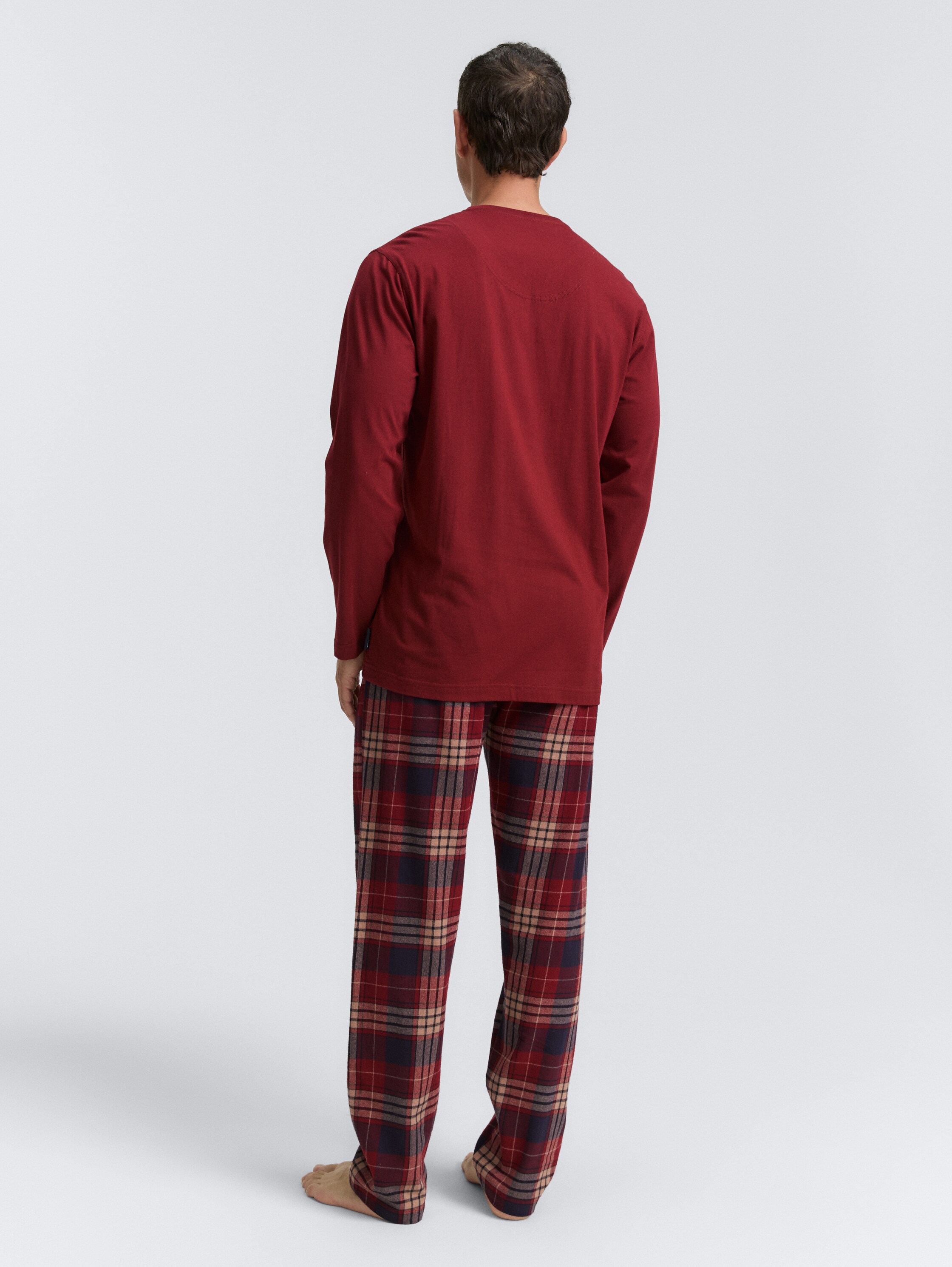 Pyjama set with checked pattern - red-medium-check - Neckline model-back view