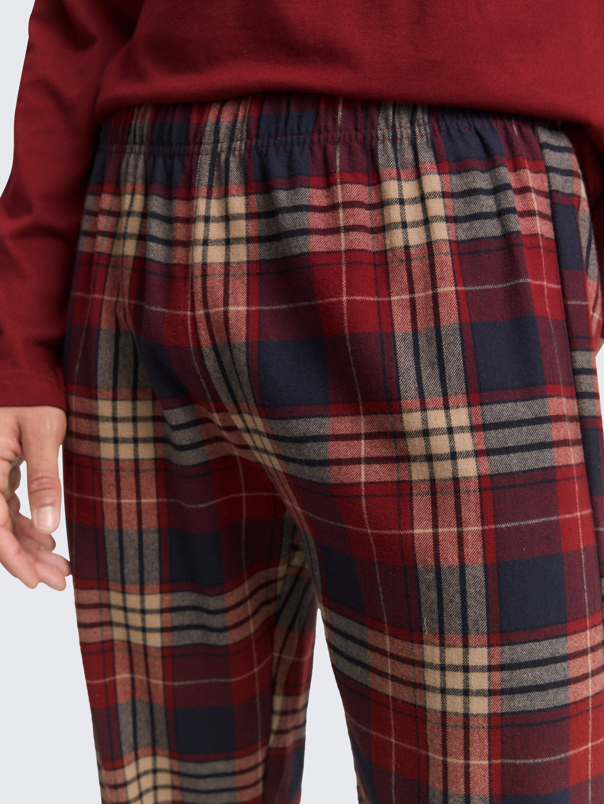 Pyjama-Set mit Karomuster - red-medium-check - Detail-Model-Ansicht