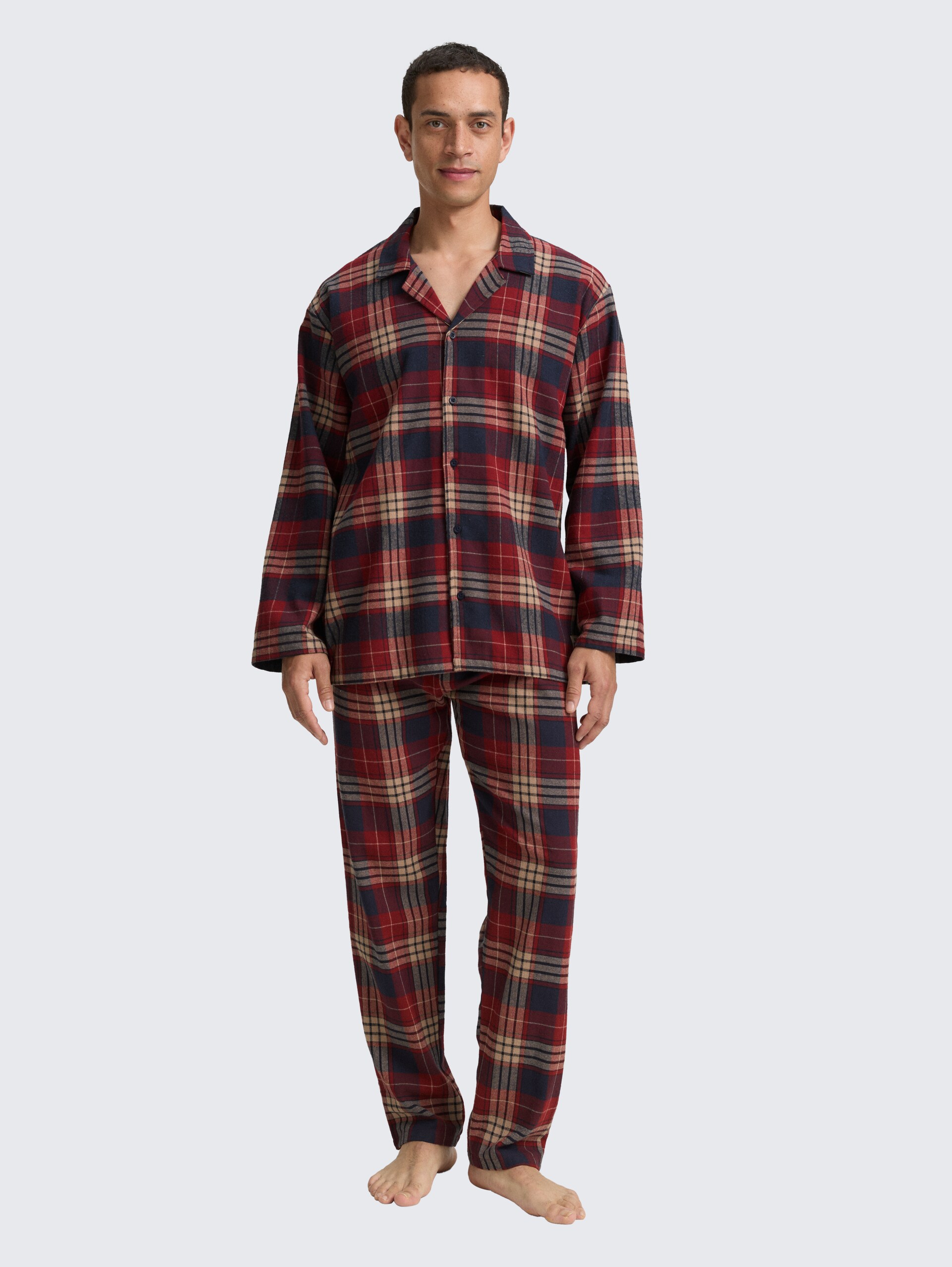 Pyjama-Set mit Karomuster - red-medium-check - Model-Vorderansicht