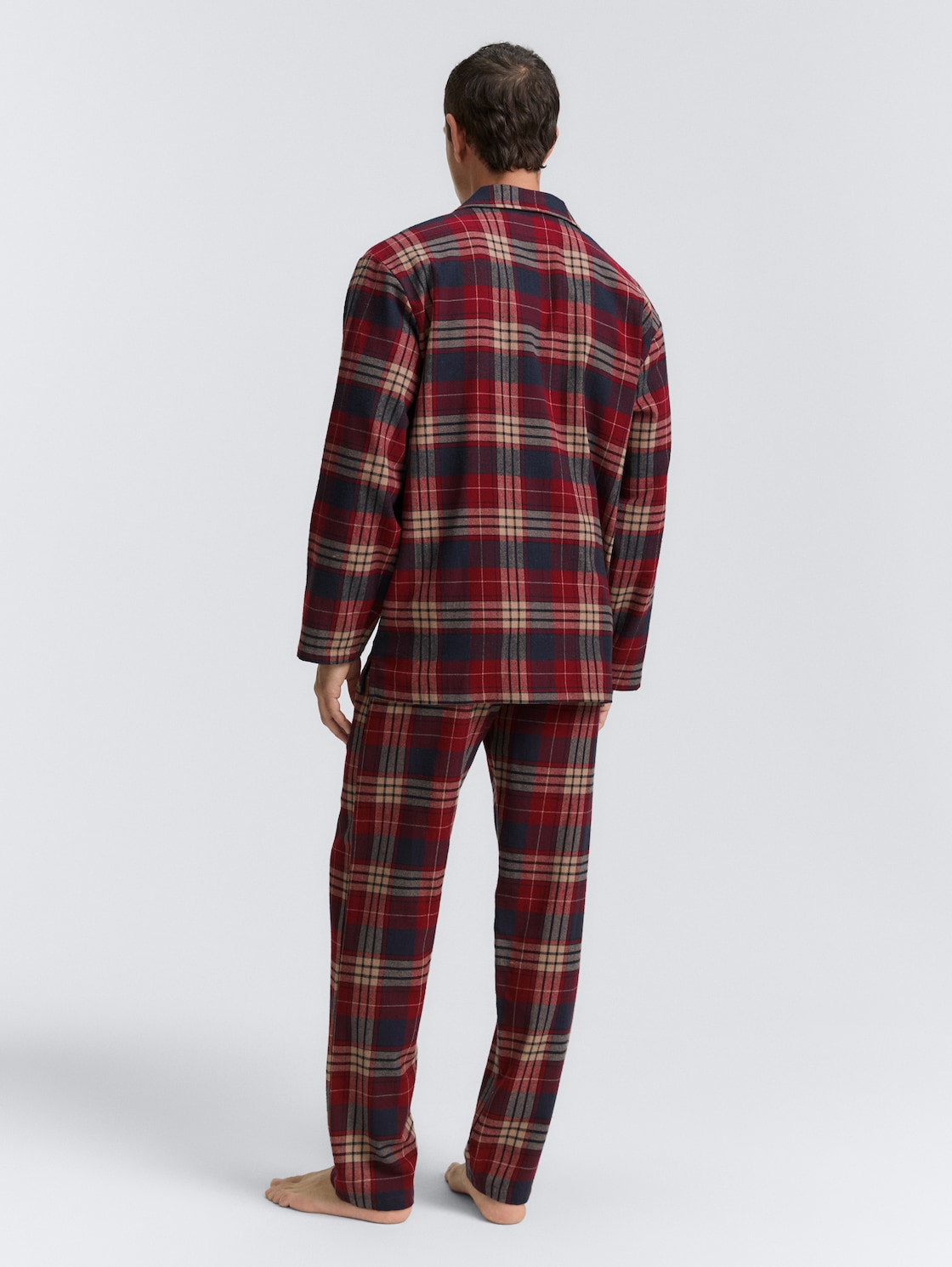 Pyjama-Set mit Karomuster - red-medium-check - Auschnitt Model-Rückansicht