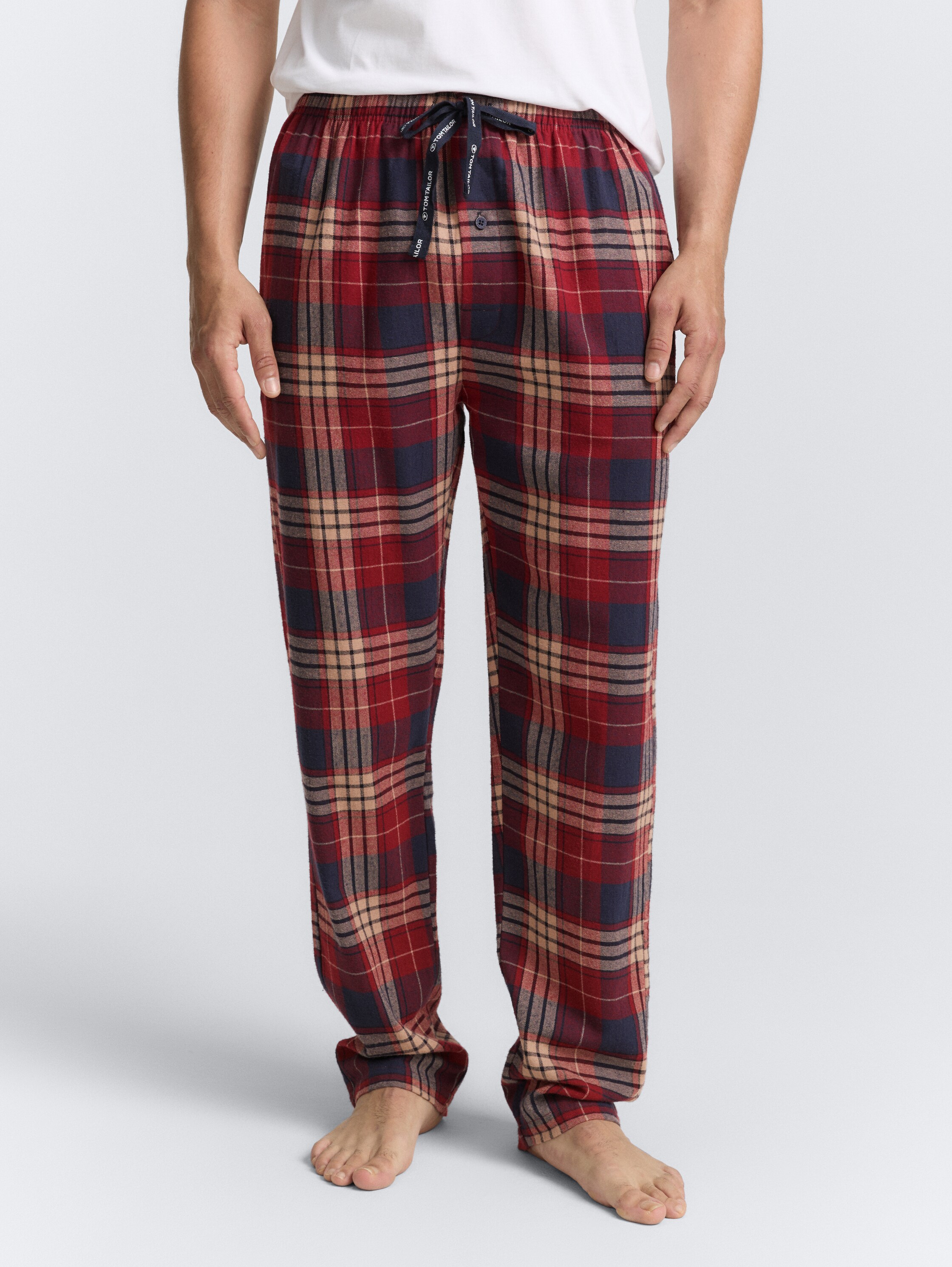 Pyjama-Hose mit Karomuster - red-medium-check - Model-Vorderansicht