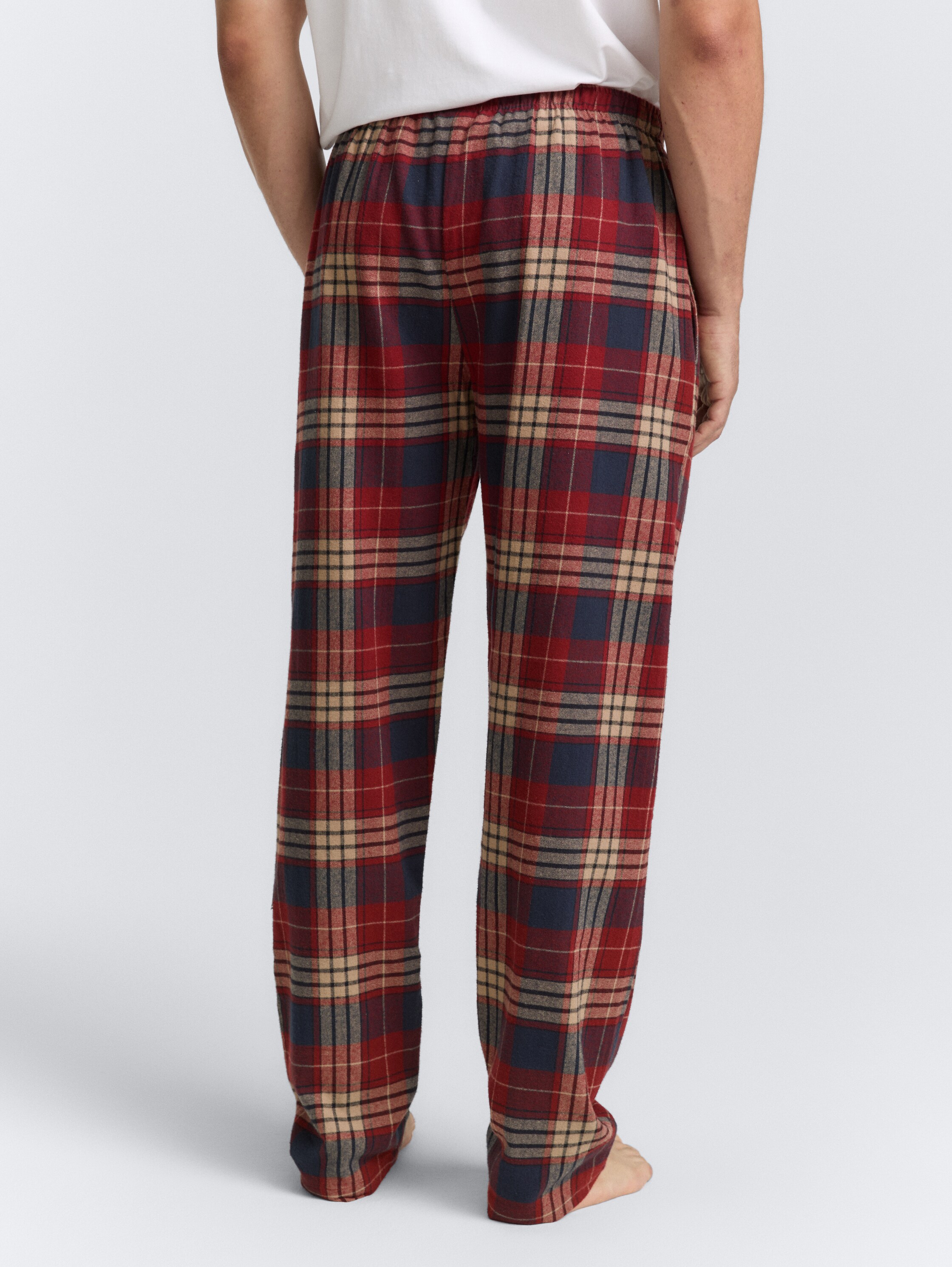 Pyjama-Hose mit Karomuster - red-medium-check - Auschnitt Model-Rückansicht