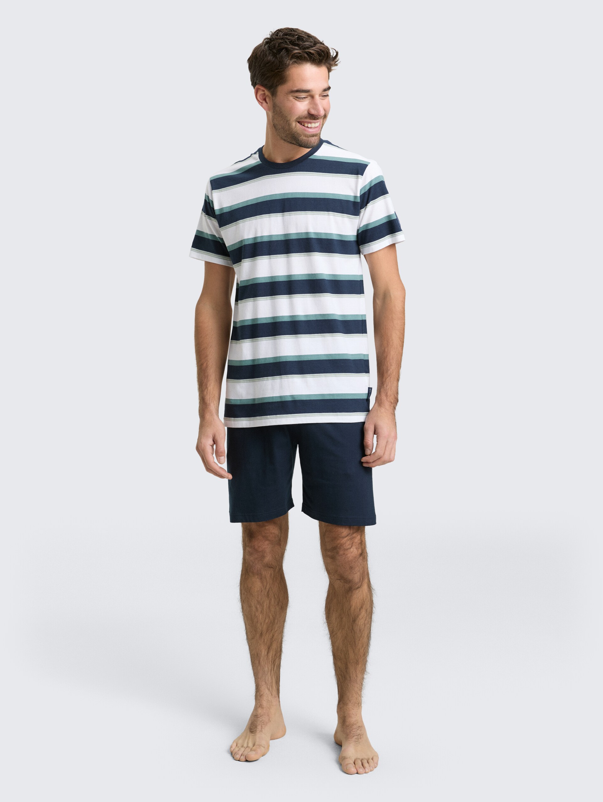 Pyjamaset met gestreept patroon - blue stripes - Model vooraanzicht