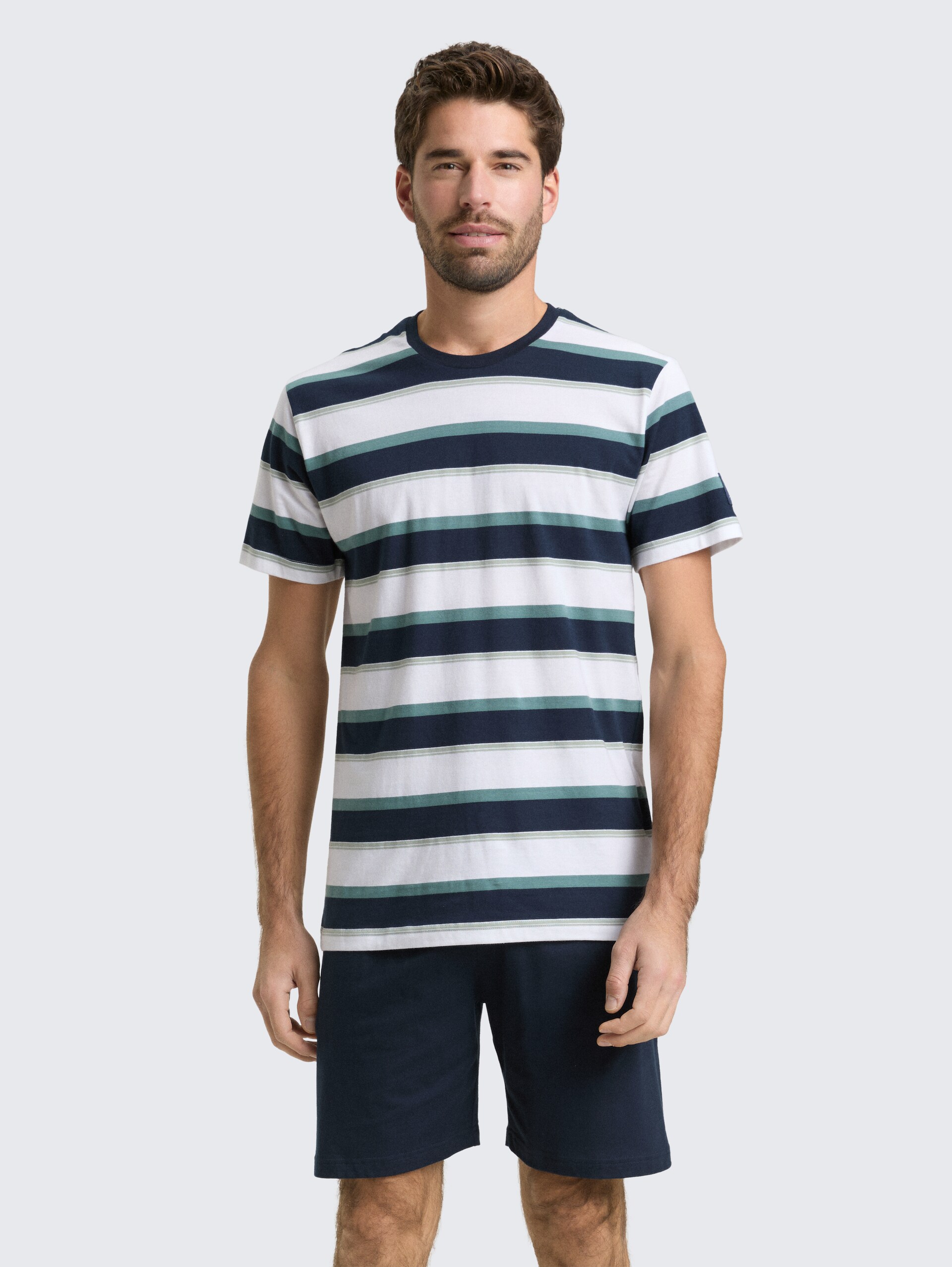 Pyjamaset met gestreept patroon - blue stripes - Nek model vooraanzicht