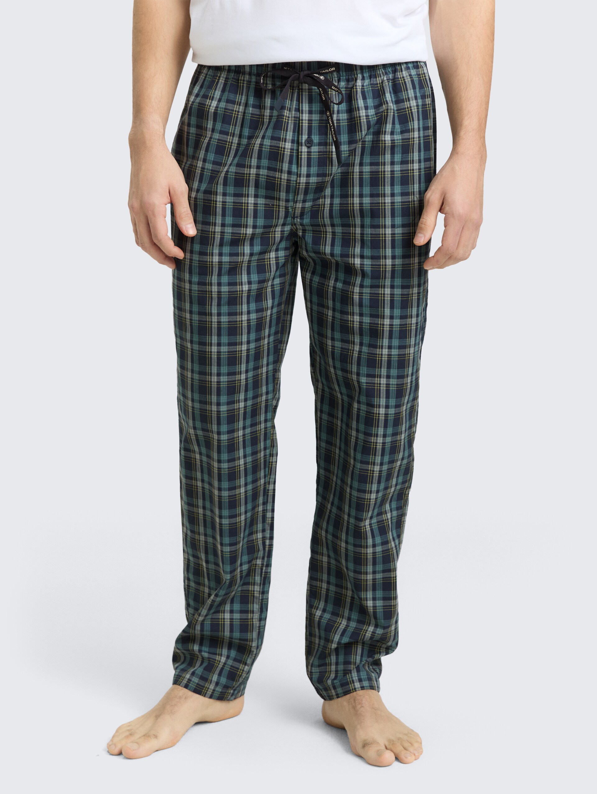 Pyjama-Hose aus Baumwolle - blue-medium-check - Model-Vorderansicht