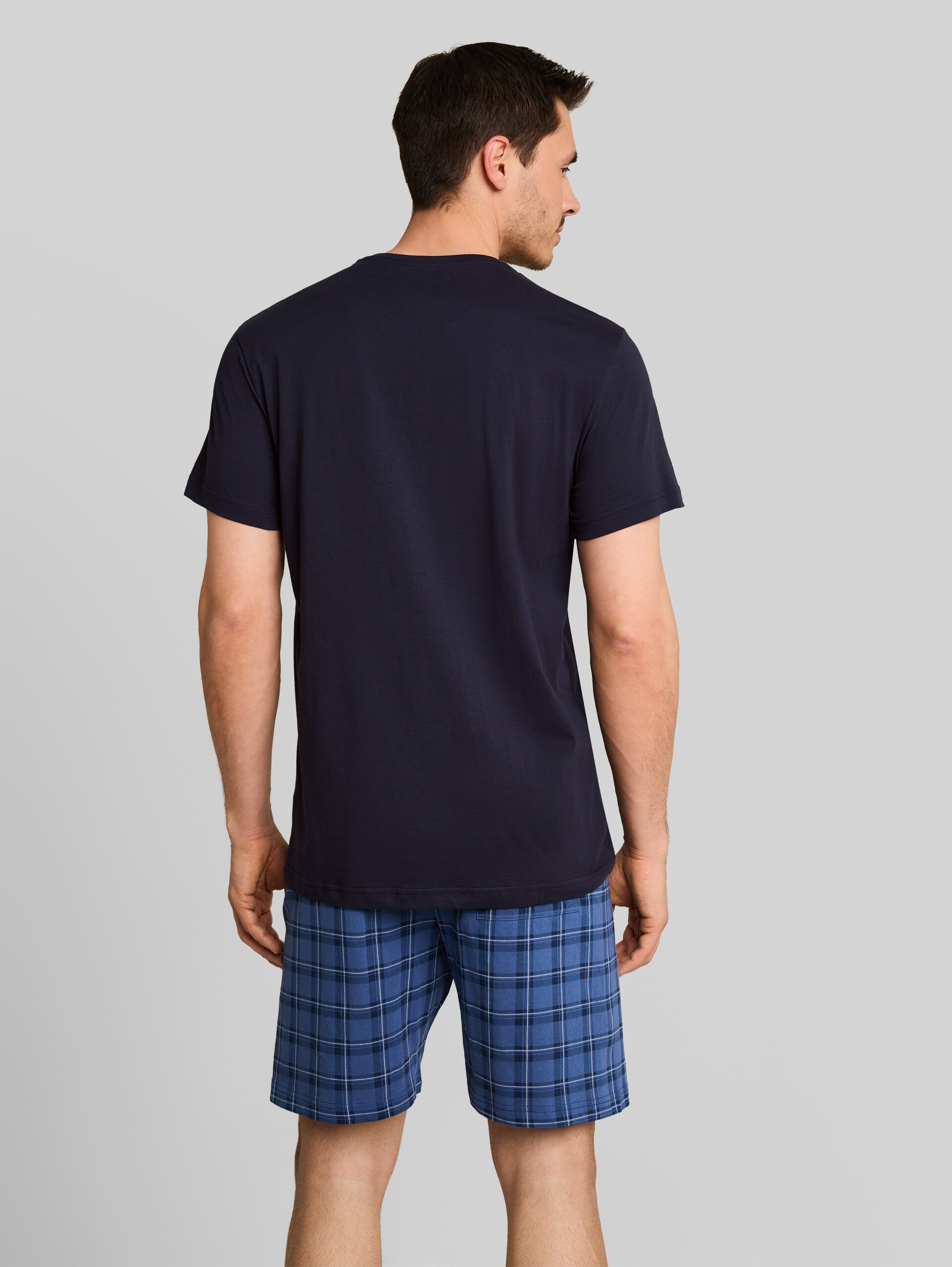 Pyjama-Set mit Karomuster - blue-medium-check - Auschnitt Model-Rückansicht