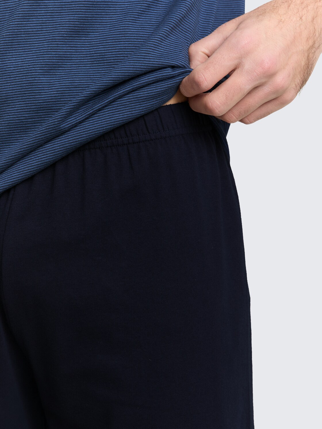 Pyjama set met strepenpatroon - blue stripe - Detailaanzicht model