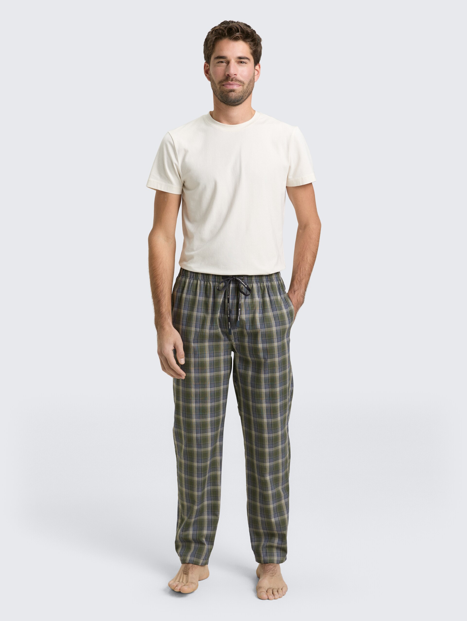 Pyjama broek van katoen - green-dark-check - Model vooraanzicht
