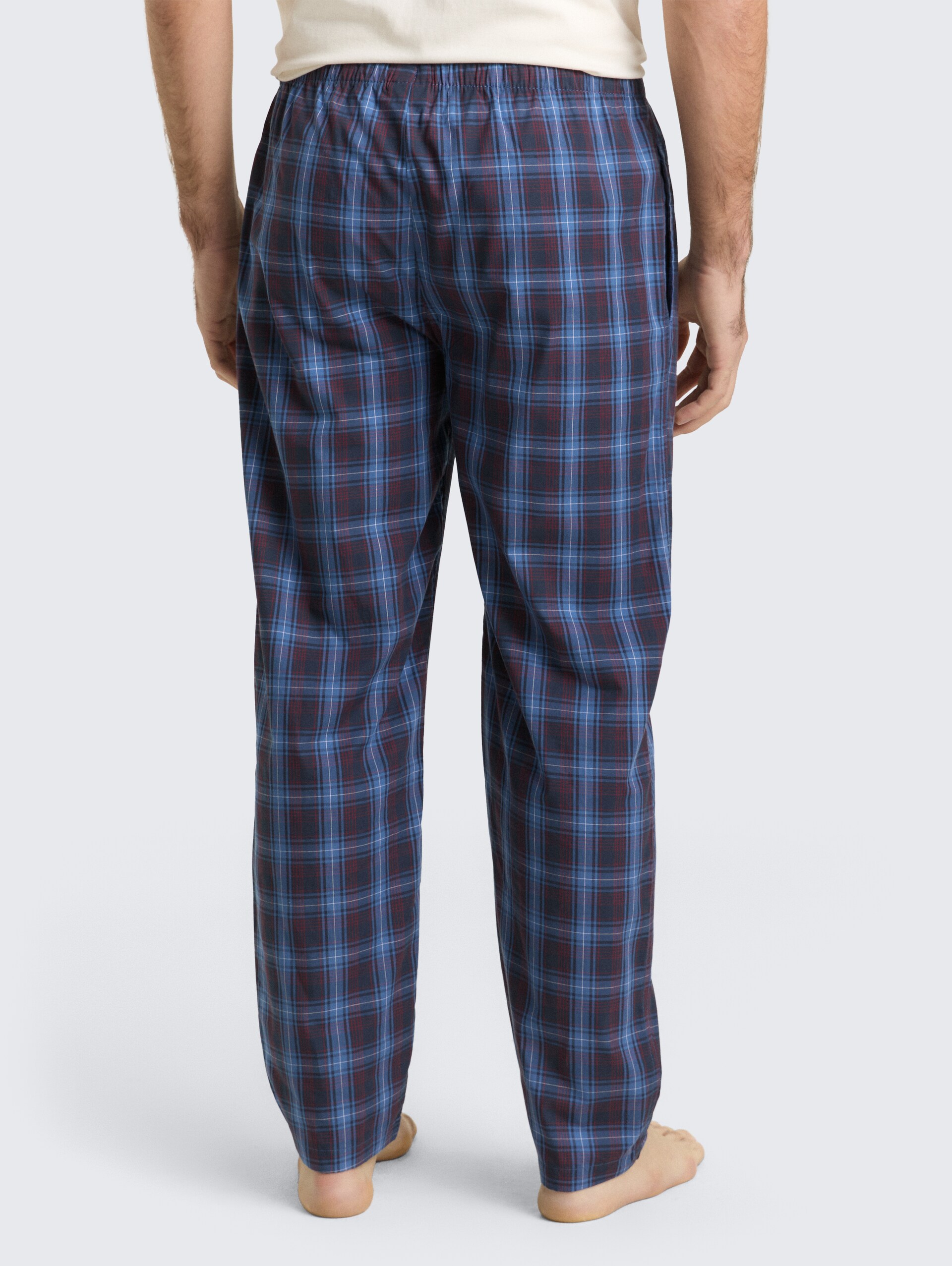 Pyjama broek van katoen - blue-dark-check - Neklijn model-achteraanzicht