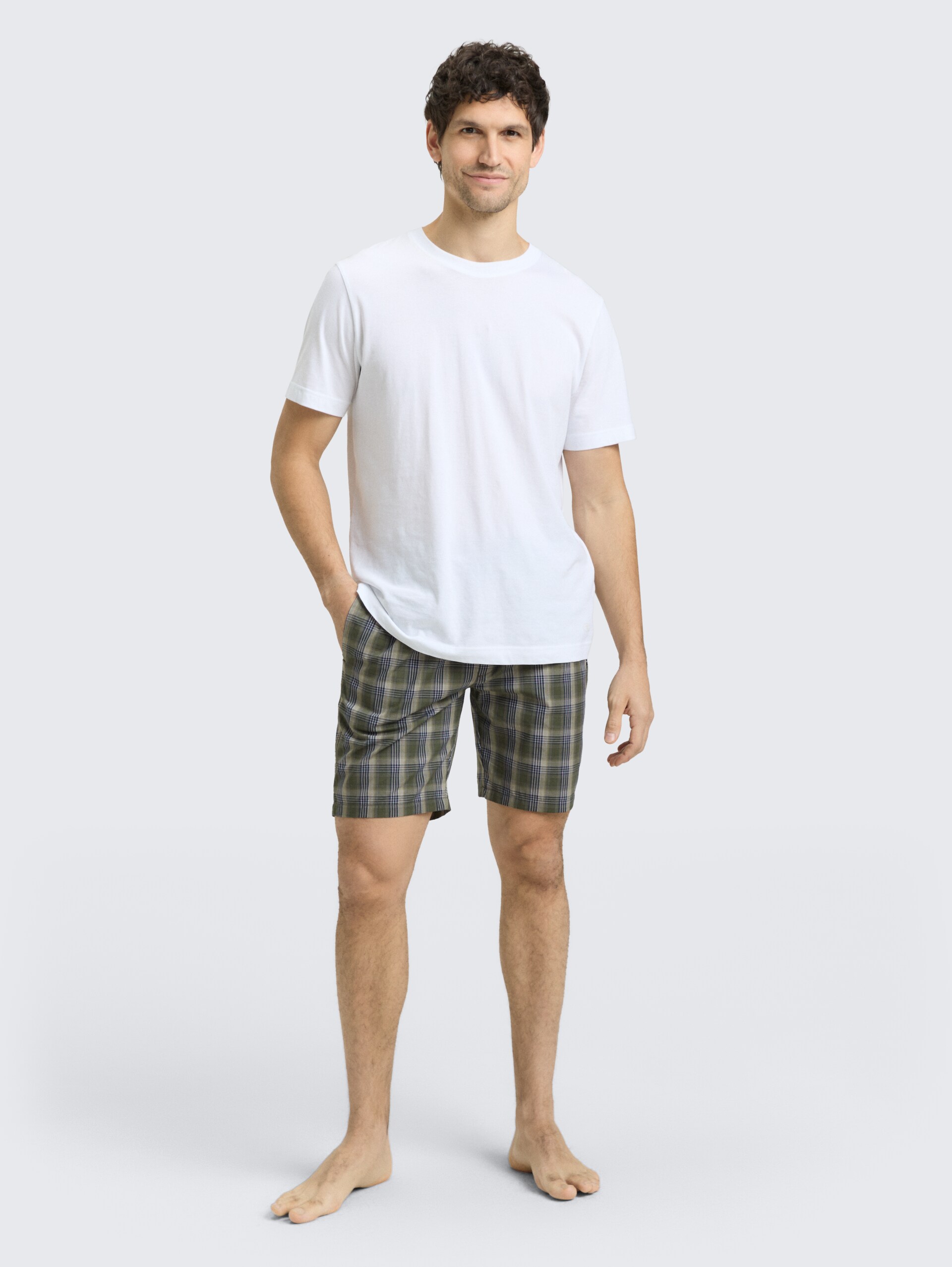 Boxershorts mit Karomuster - green-dark-check - Model-Vorderansicht
