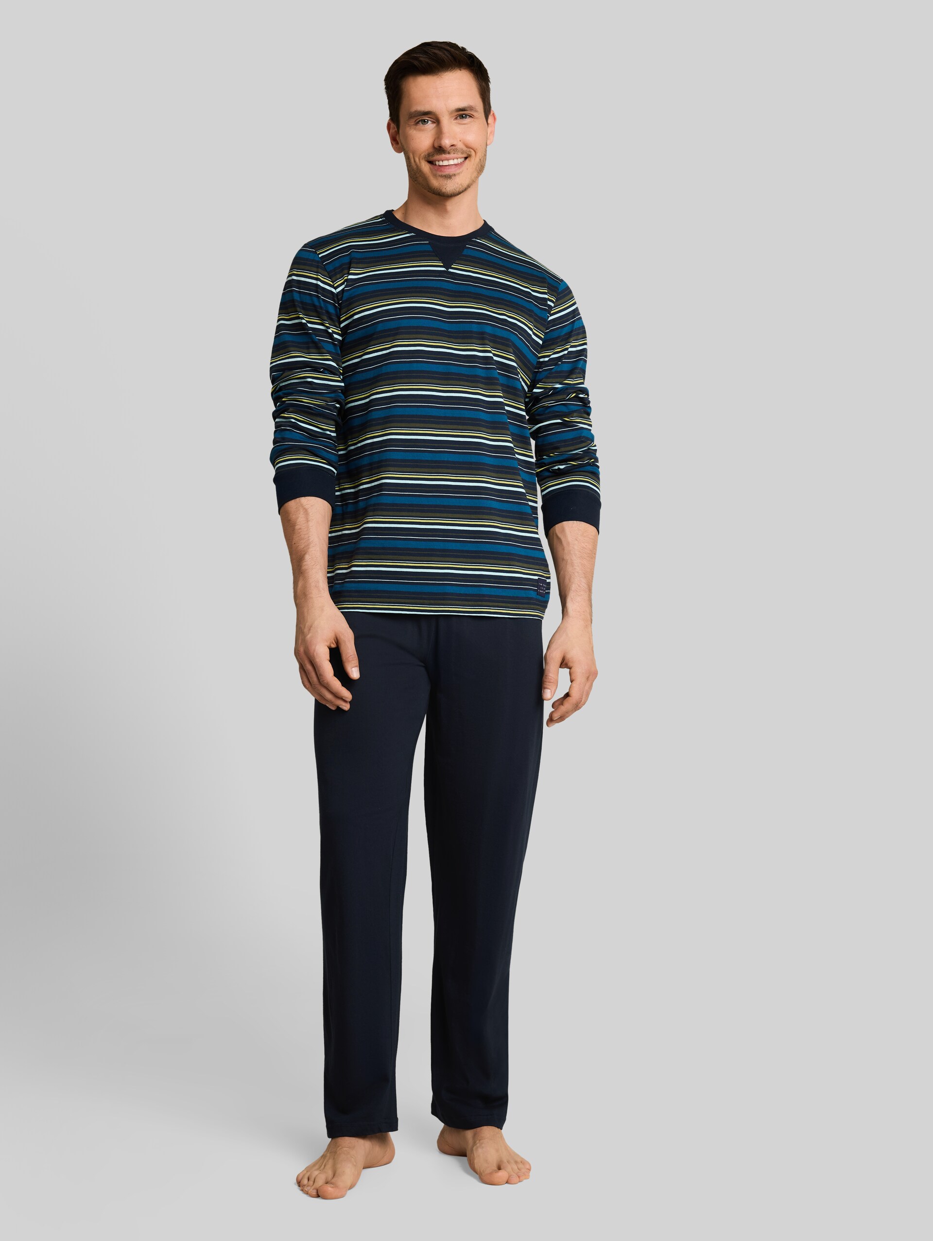 Pyjamaset met streepmotief - blue stripe - Model vooraanzicht