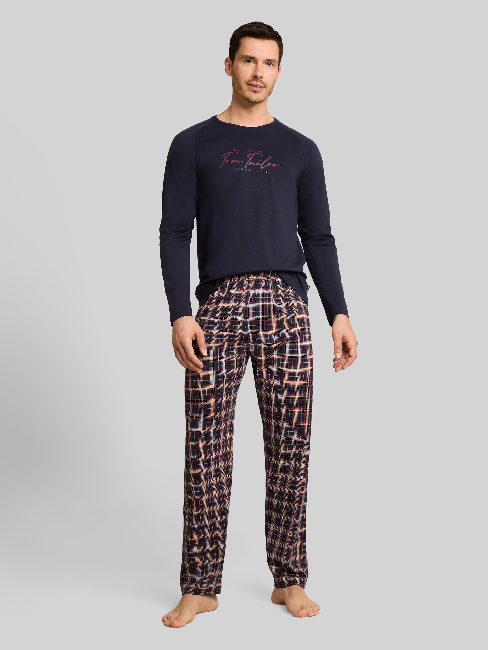 Pyjamaset met ruitjespatroon en logoprint - blue-dark-check - Model vooraanzicht