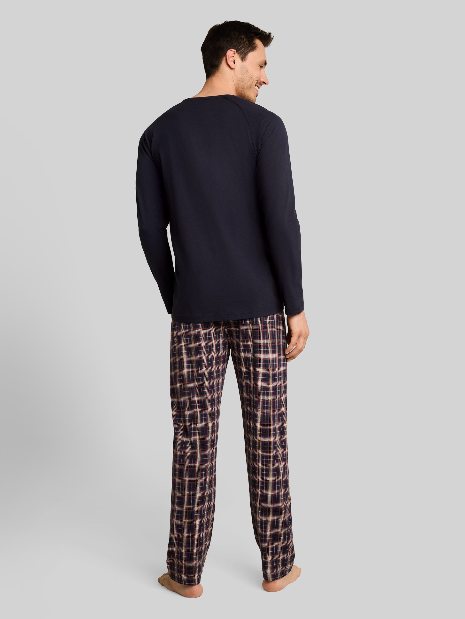 Pyjamaset met ruitjespatroon en logoprint - blue-dark-check - Neklijn model-achteraanzicht