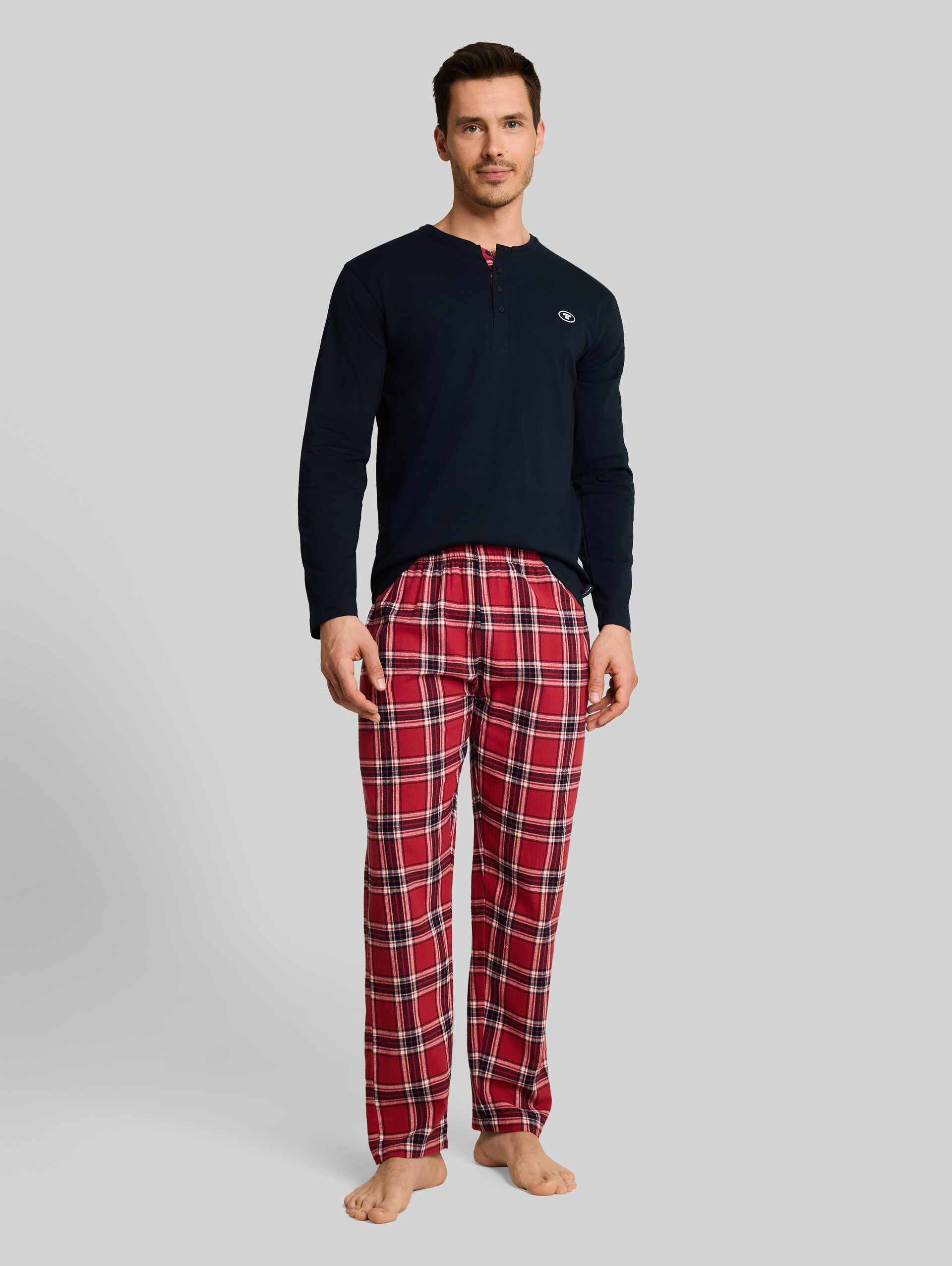 Pyjamaset met ruitjespatroon - red-medium-check - Model vooraanzicht