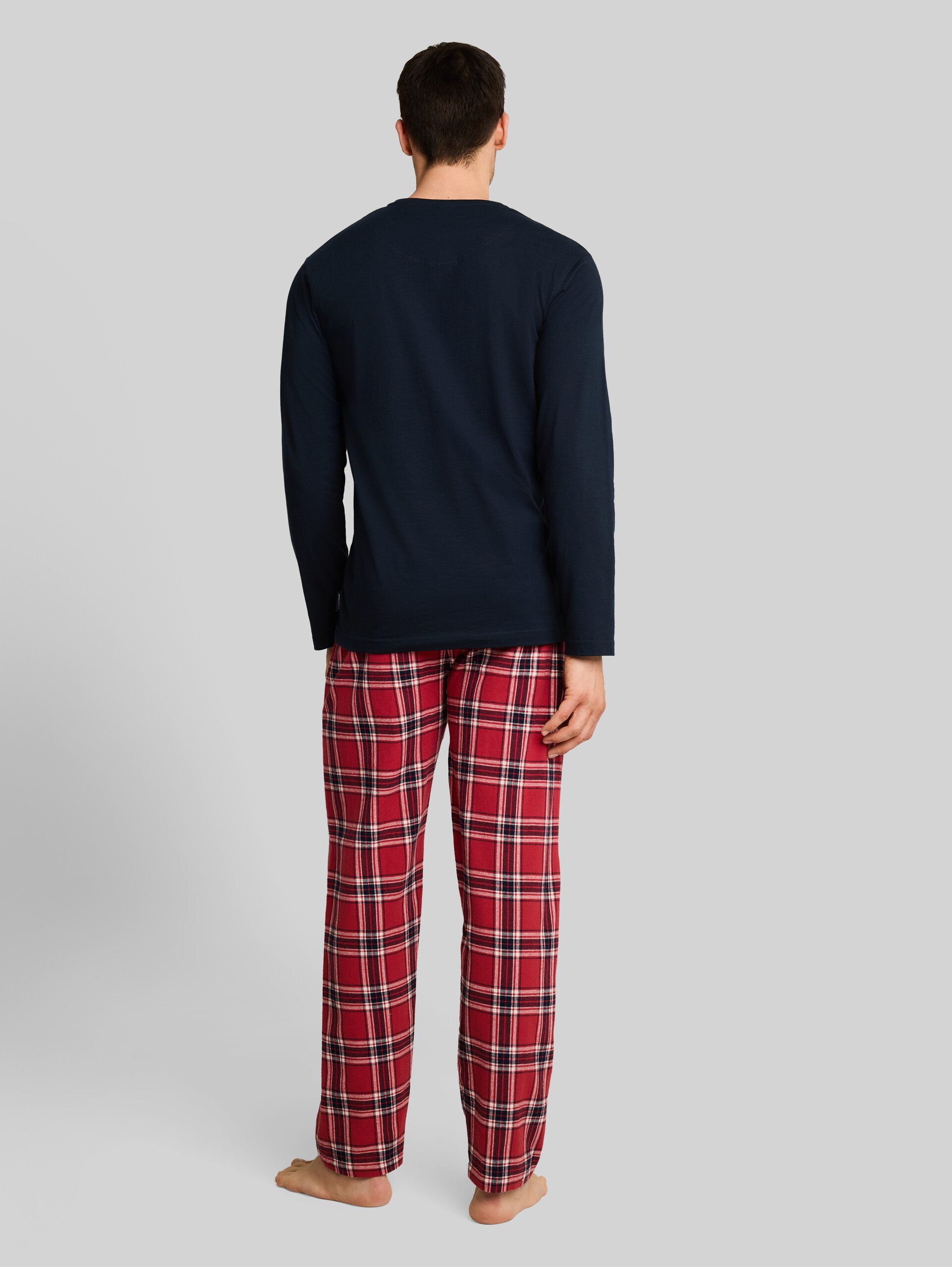 Pyjamaset met ruitjespatroon - red-medium-check - Neklijn model-achteraanzicht