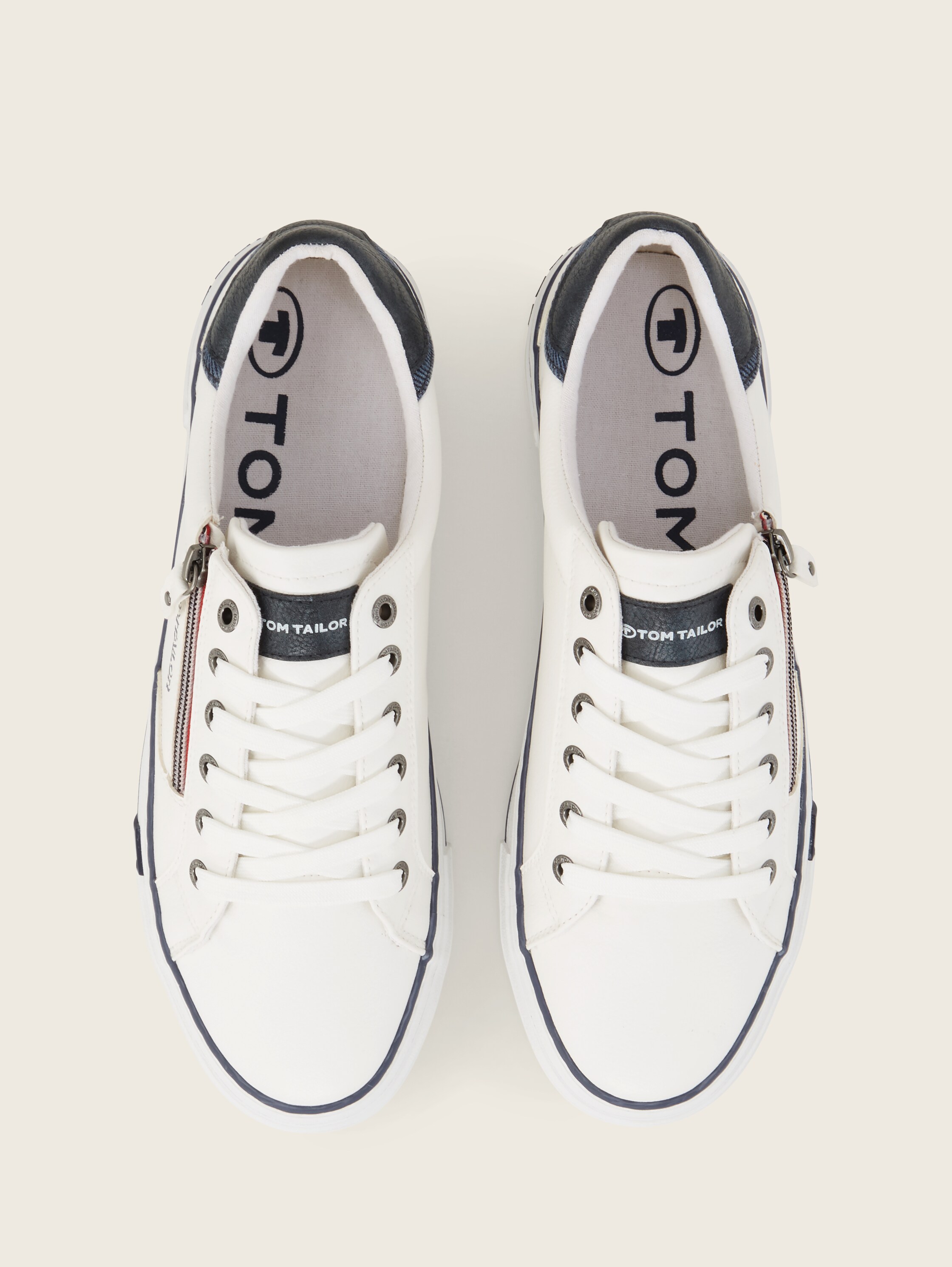 Sneaker aus Kunstleder - white - Produkt-Ansicht von oben 