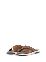 Ausgewählt, Slides mit Logo-Applikation von Tom Tailor, braun