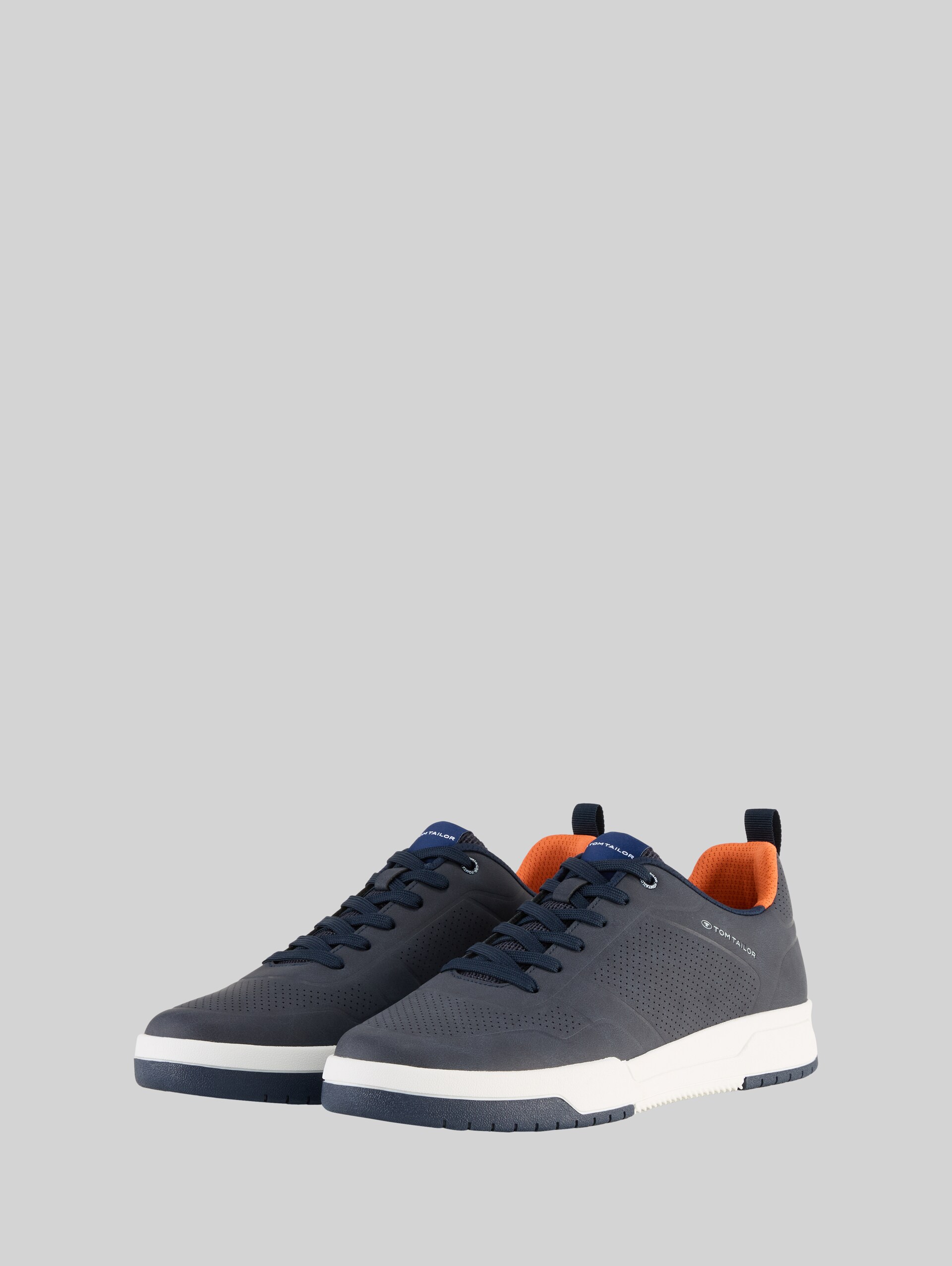 Trainers met geperforeerd patroon op de neus - navy - zijaanzicht product