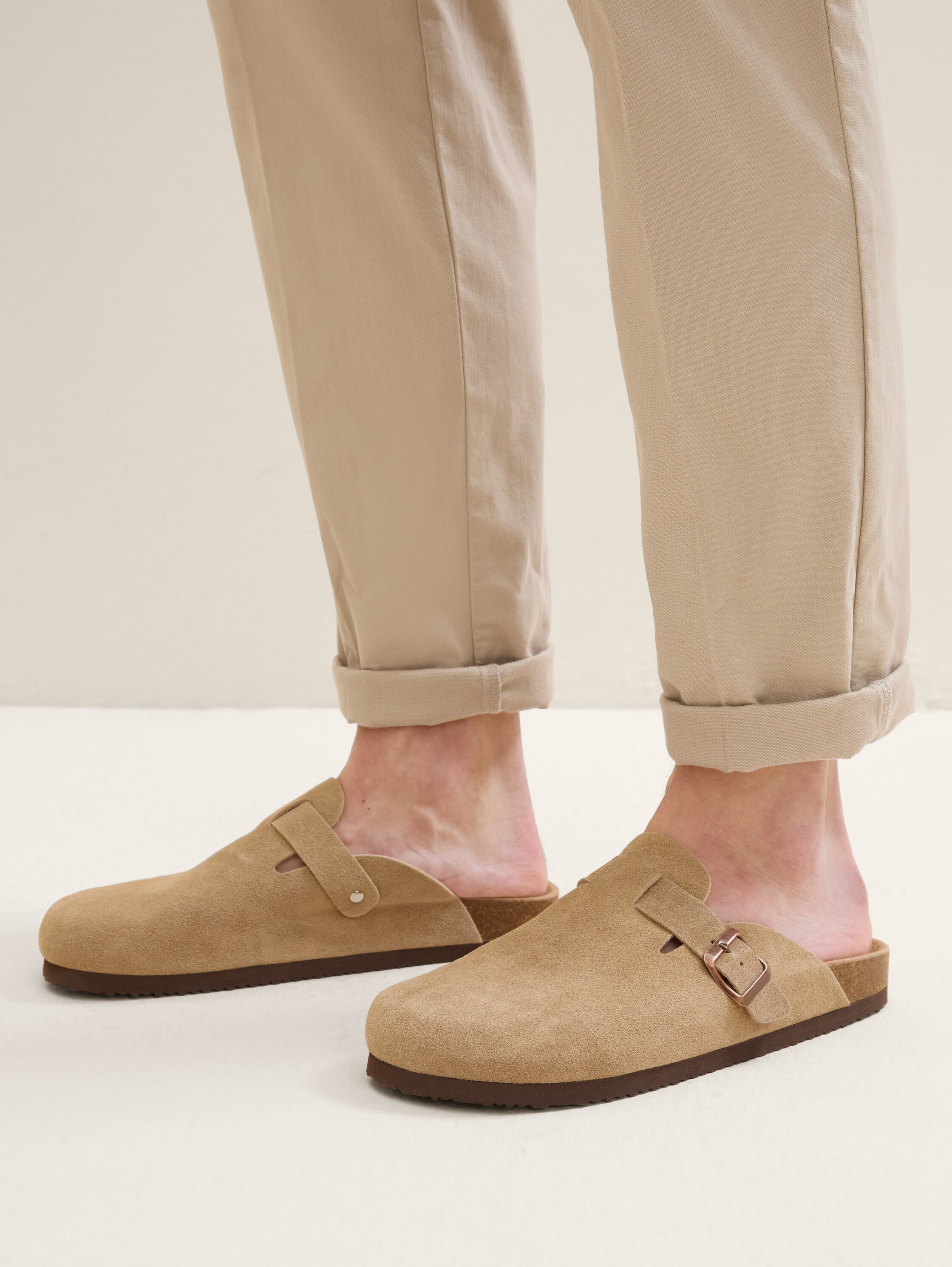 Leder-Pantoletten - beige - Beine