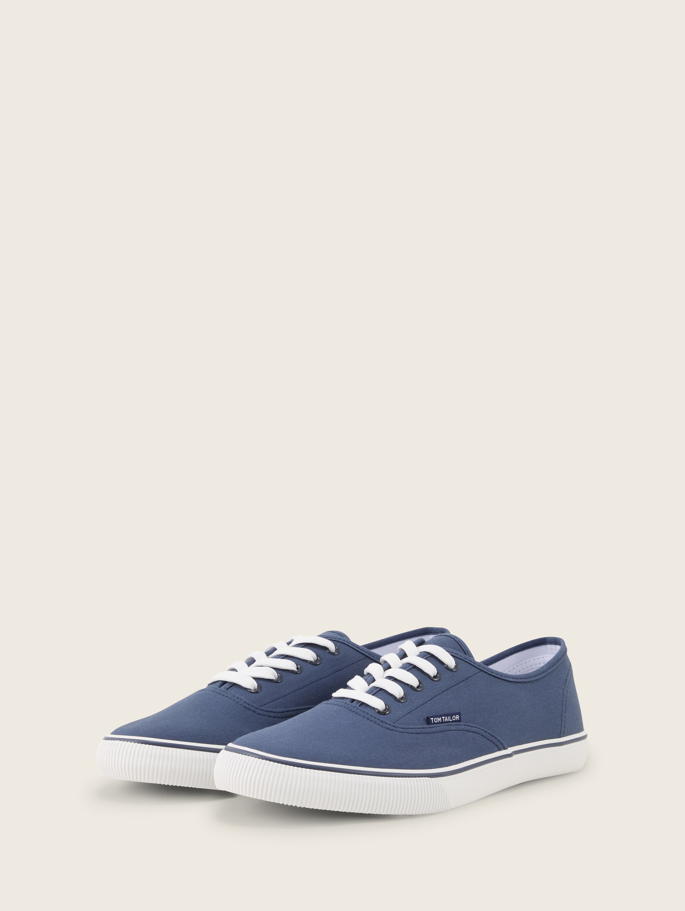 Basic Sneaker - 1