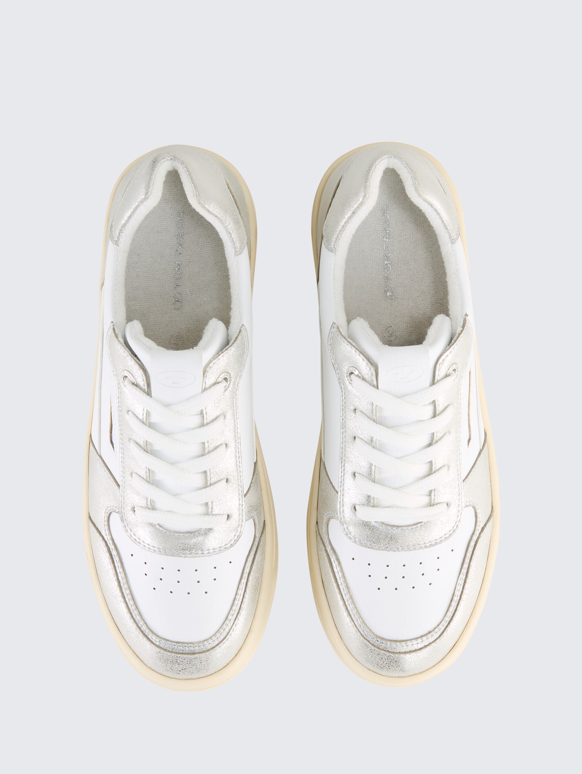 Sneaker mit Metallic-Details - Silver-white - Produkt-Ansicht von oben 