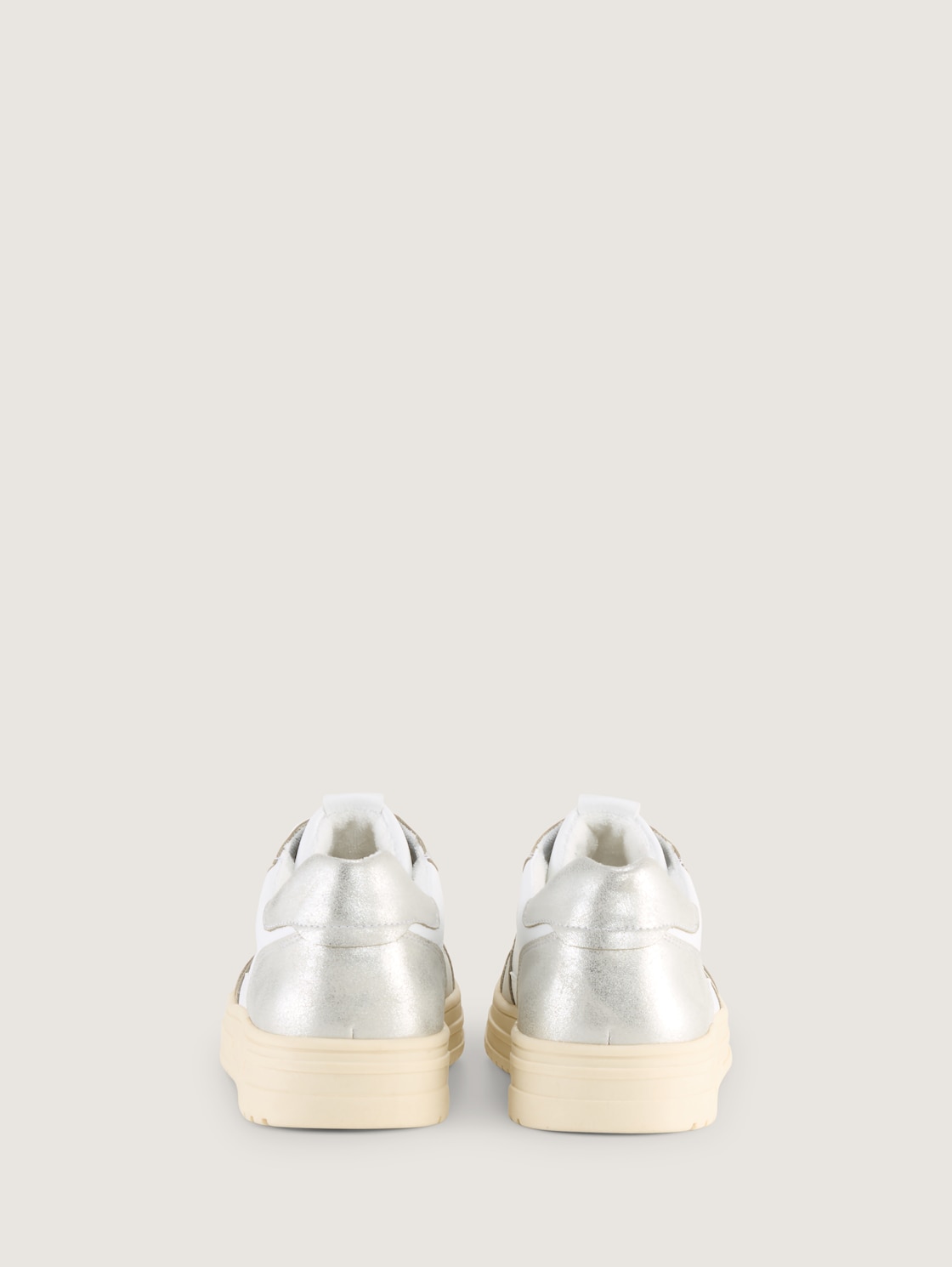 Sneaker mit Metallic-Details - Silver-white - Produkt-Rückansicht