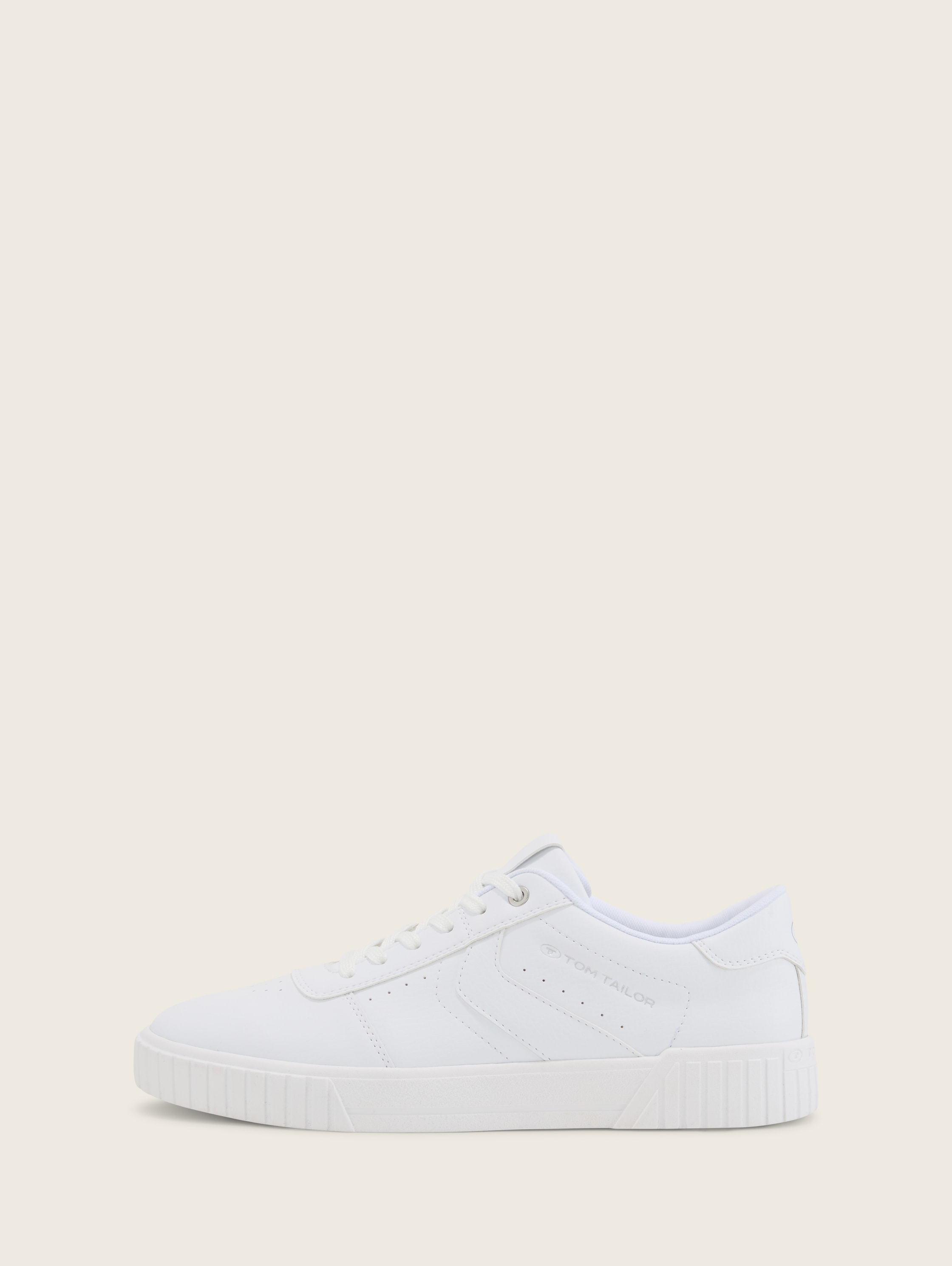 Sneaker aus hochwertigem Kunstleder - white - seitliche Produkt-Ansicht