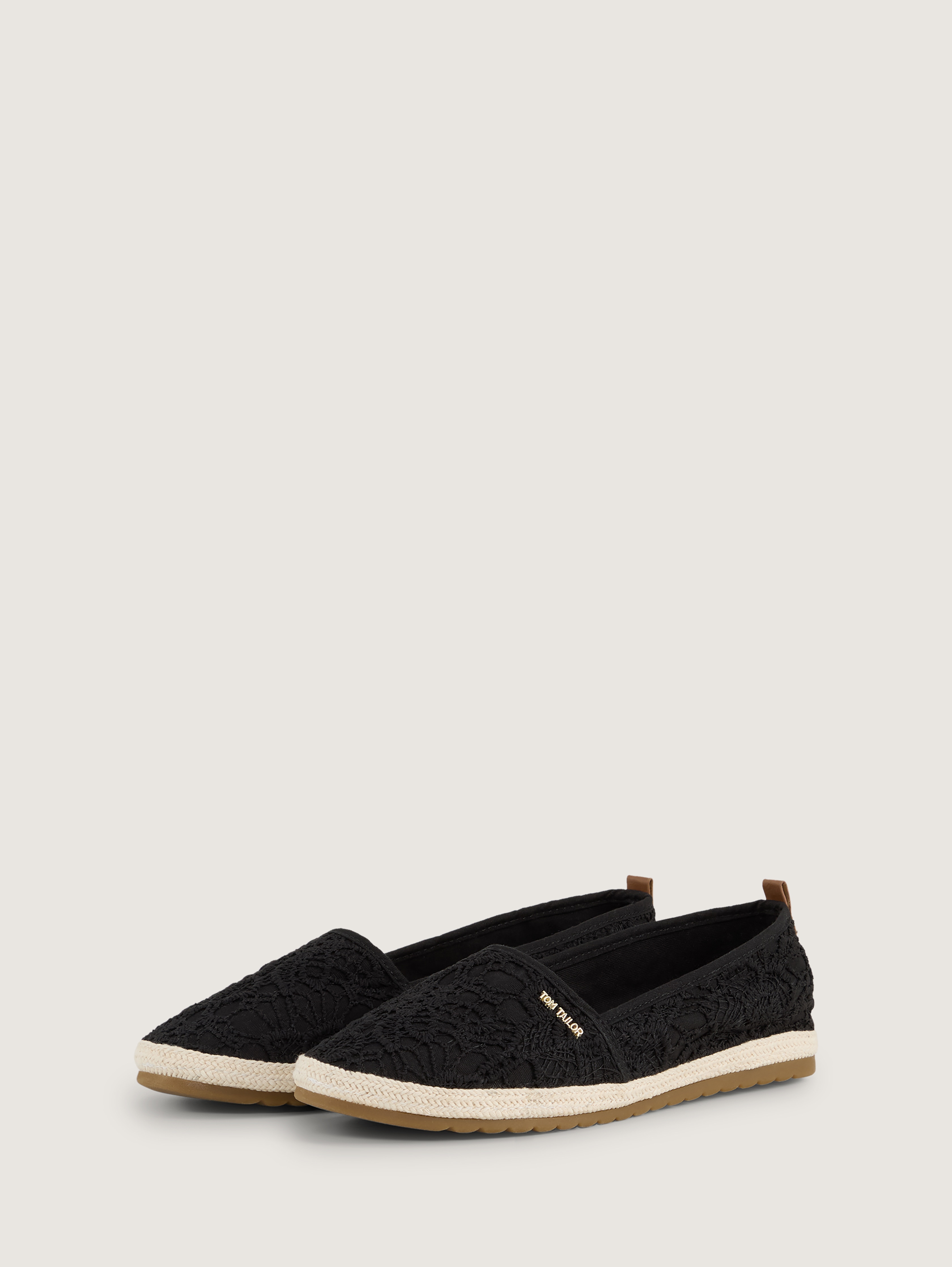 Flache Espadrilles mit Blumenstickerei von Women, black