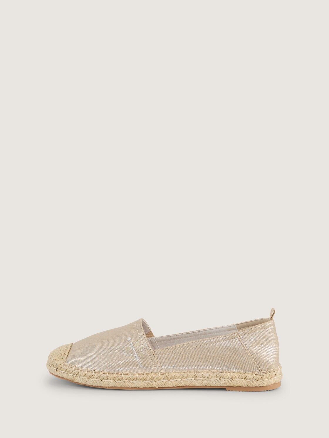 Flache Espadrilles in Glanz-Optik - gold - seitliche Produkt-Ansicht
