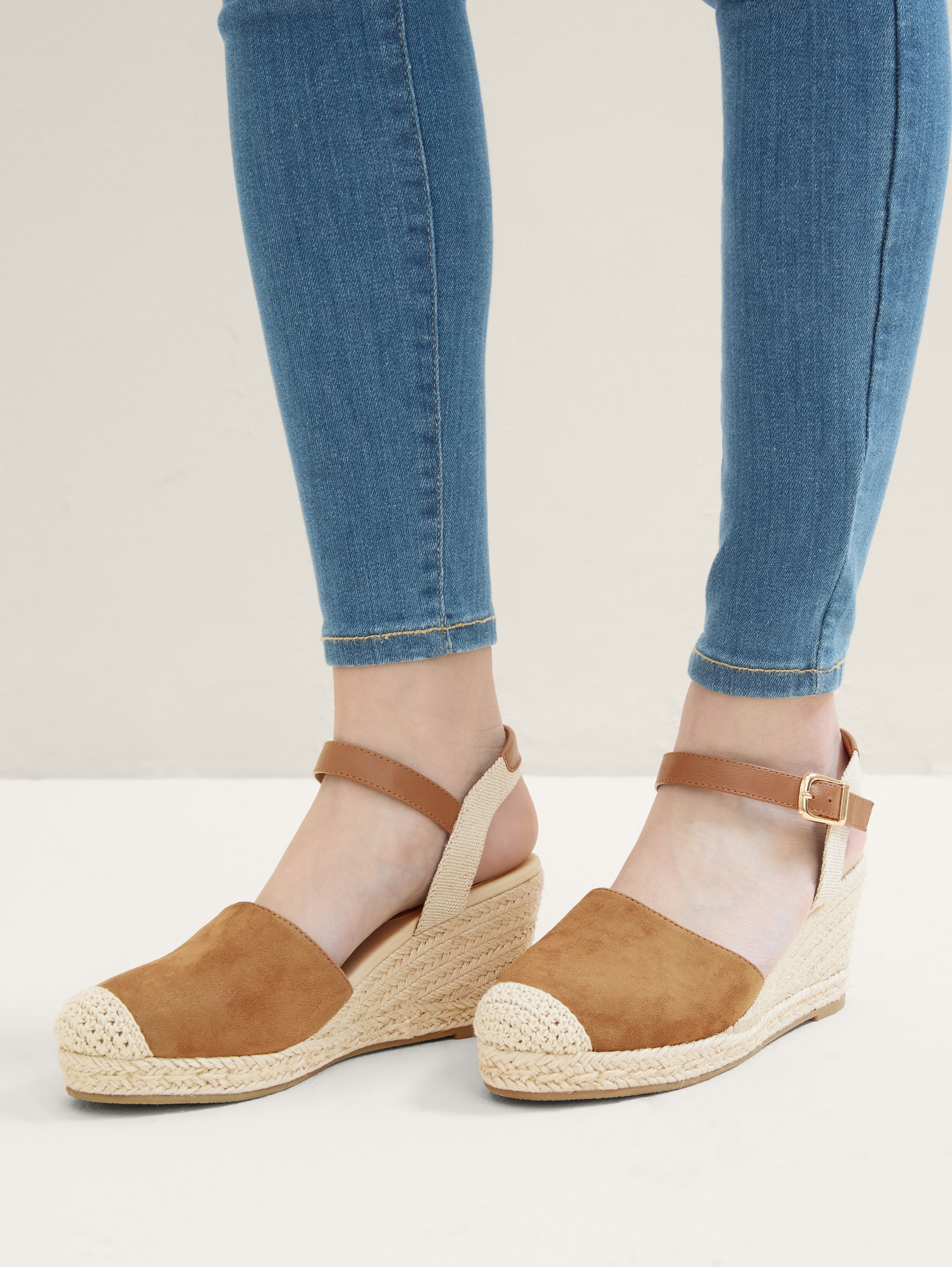 Sleehaksandaal gemaakt van hoogwaardig kunstleer - dark_sand -