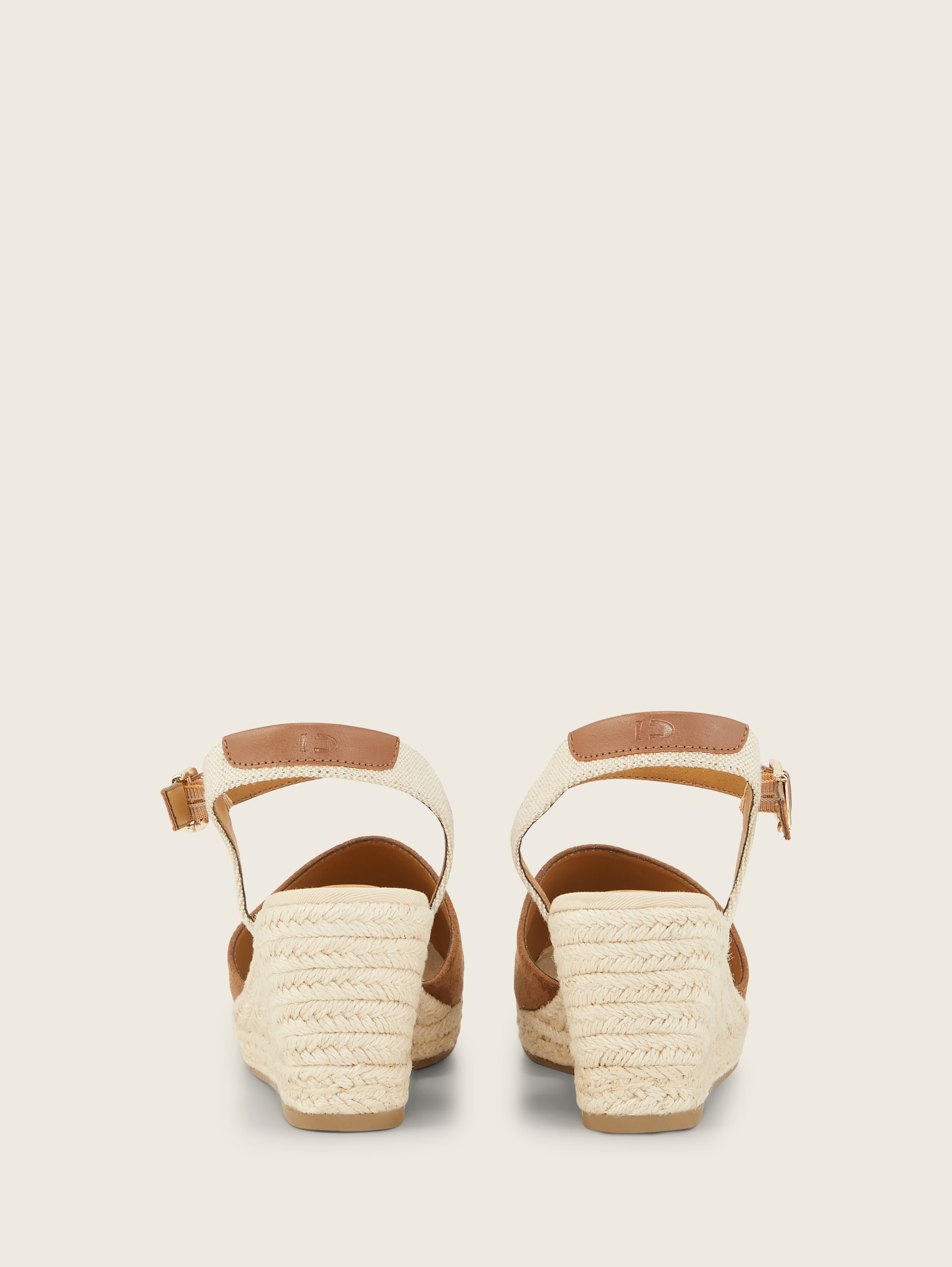 Sleehaksandaal gemaakt van hoogwaardig kunstleer - dark_sand -