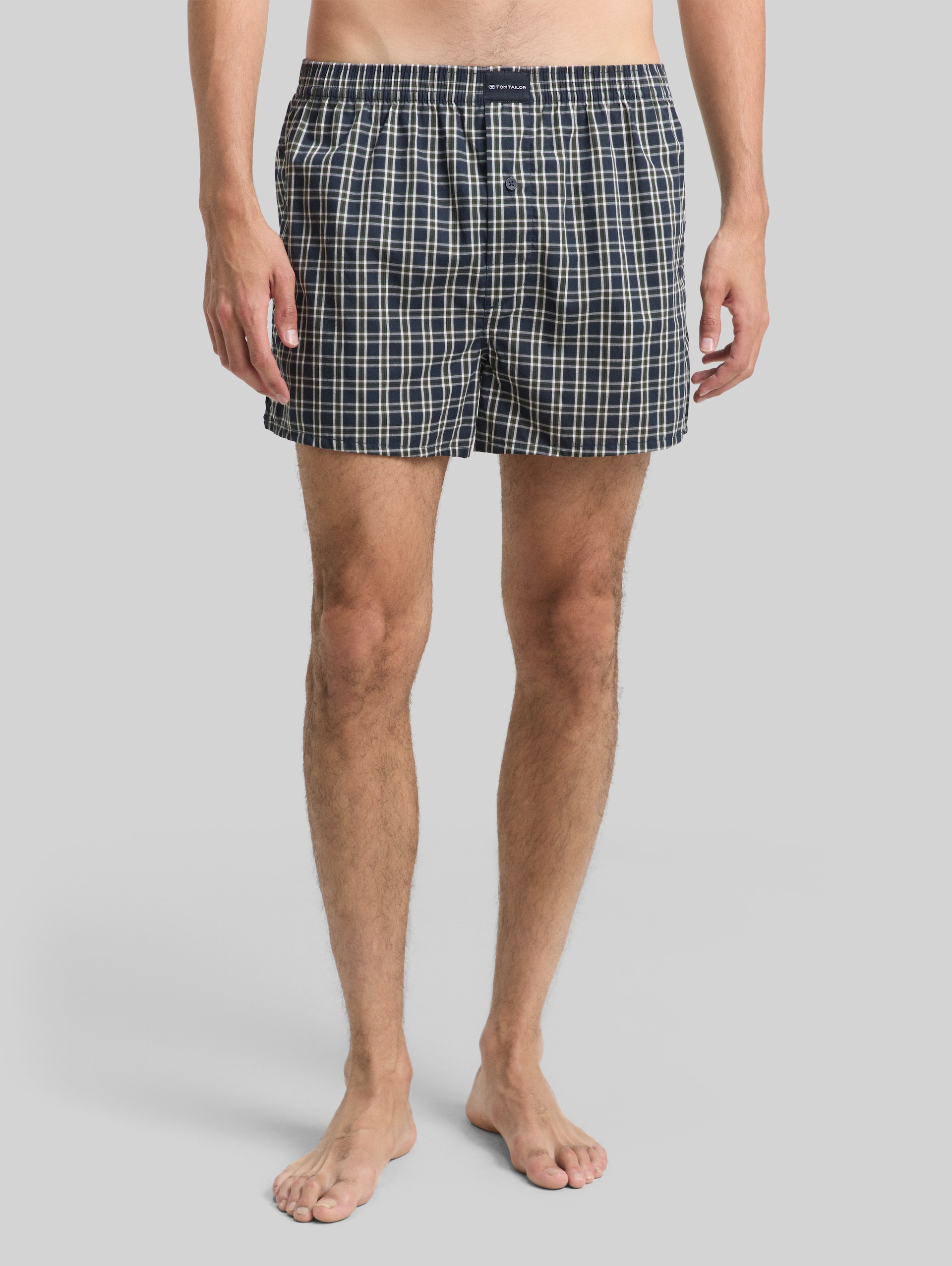 Mittellange Boxershorts mit Karomuster im 2er-Pack - green-dark-check - Ausschnitt Model-Vorderansicht