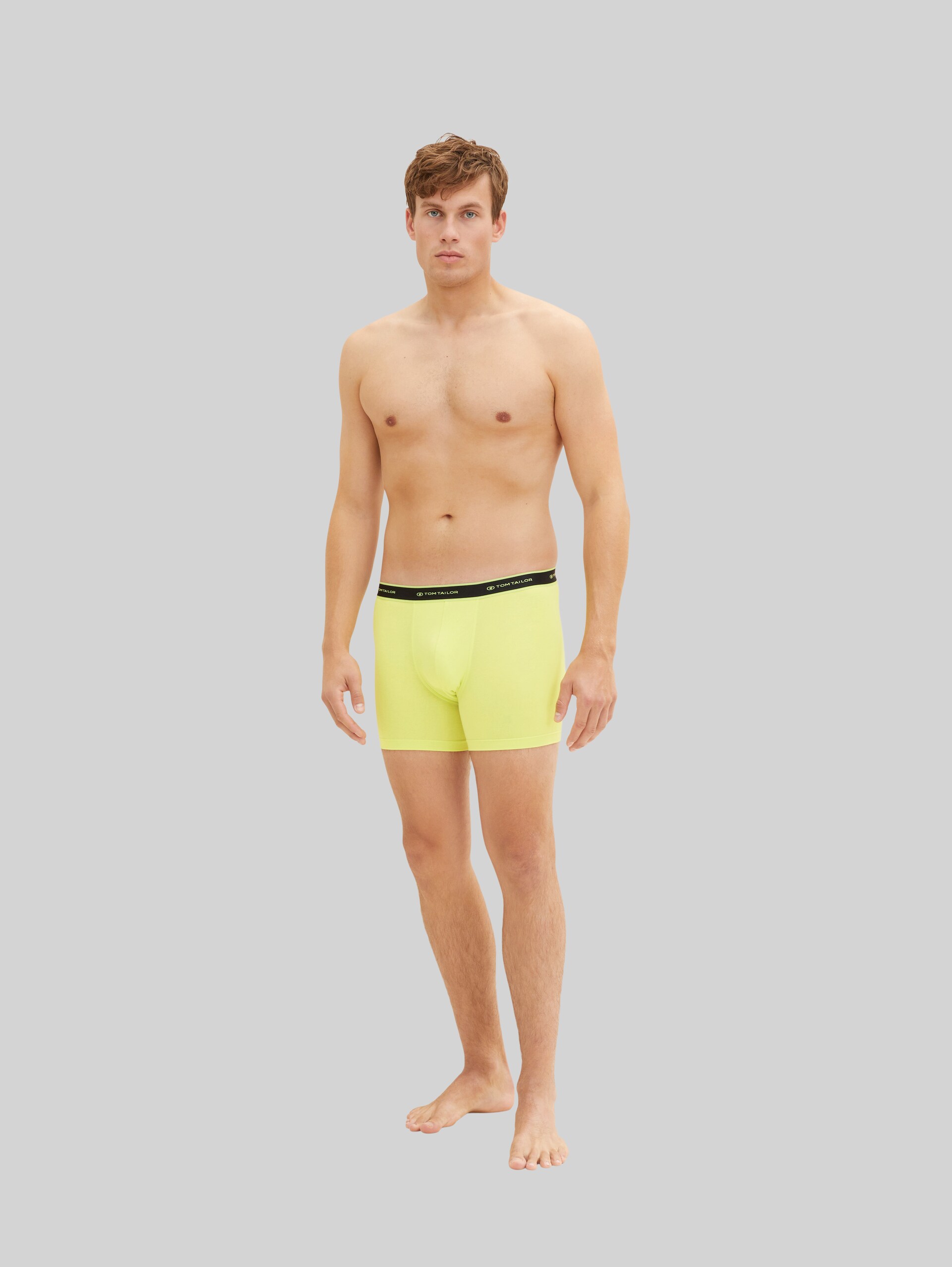 Medium-length boxer shorts in a 3-pack - gelb-dunkel-uni - Model front view
