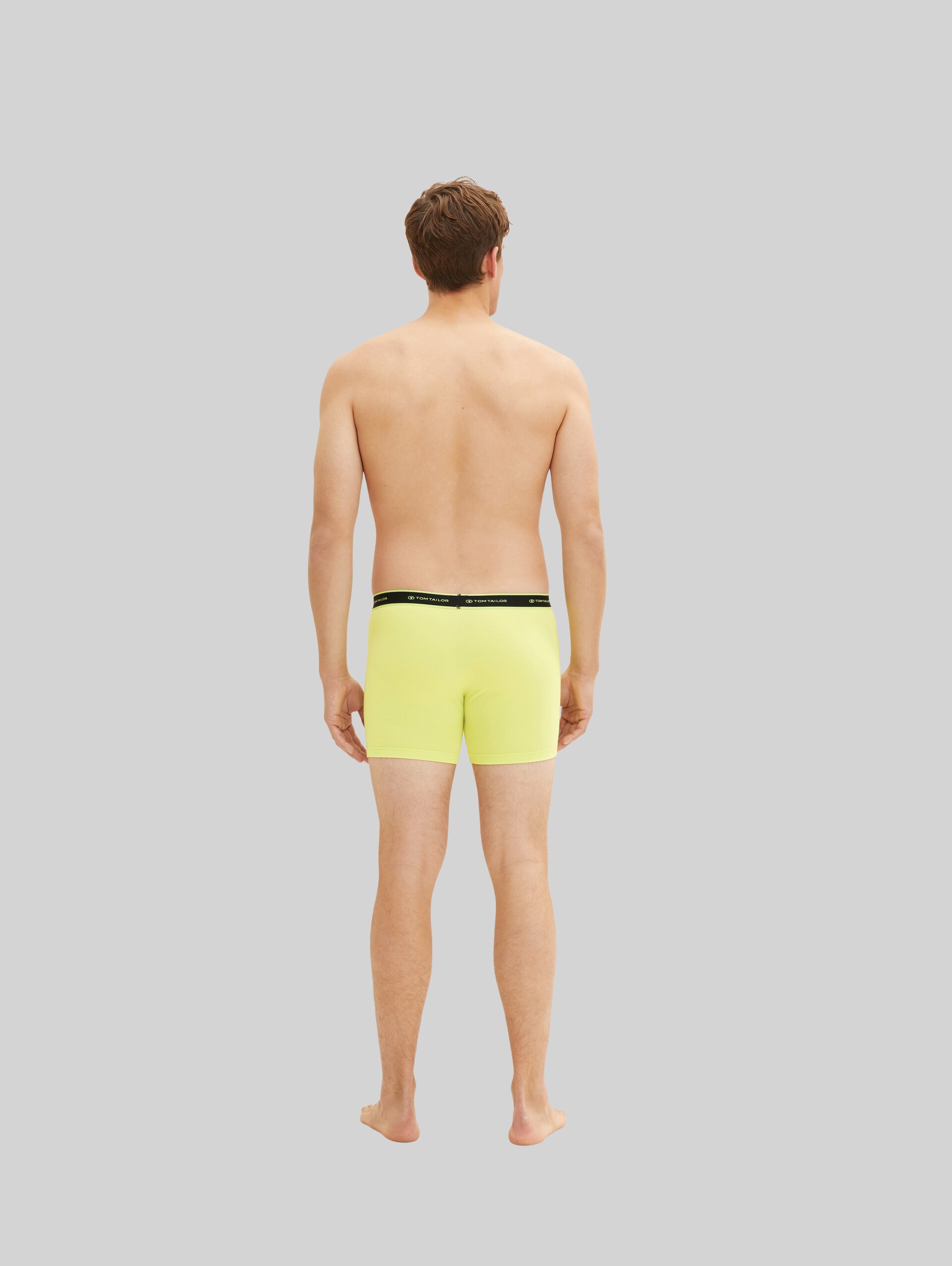 Medium-length boxer shorts in a 3-pack - gelb-dunkel-uni - Neckline model-back view