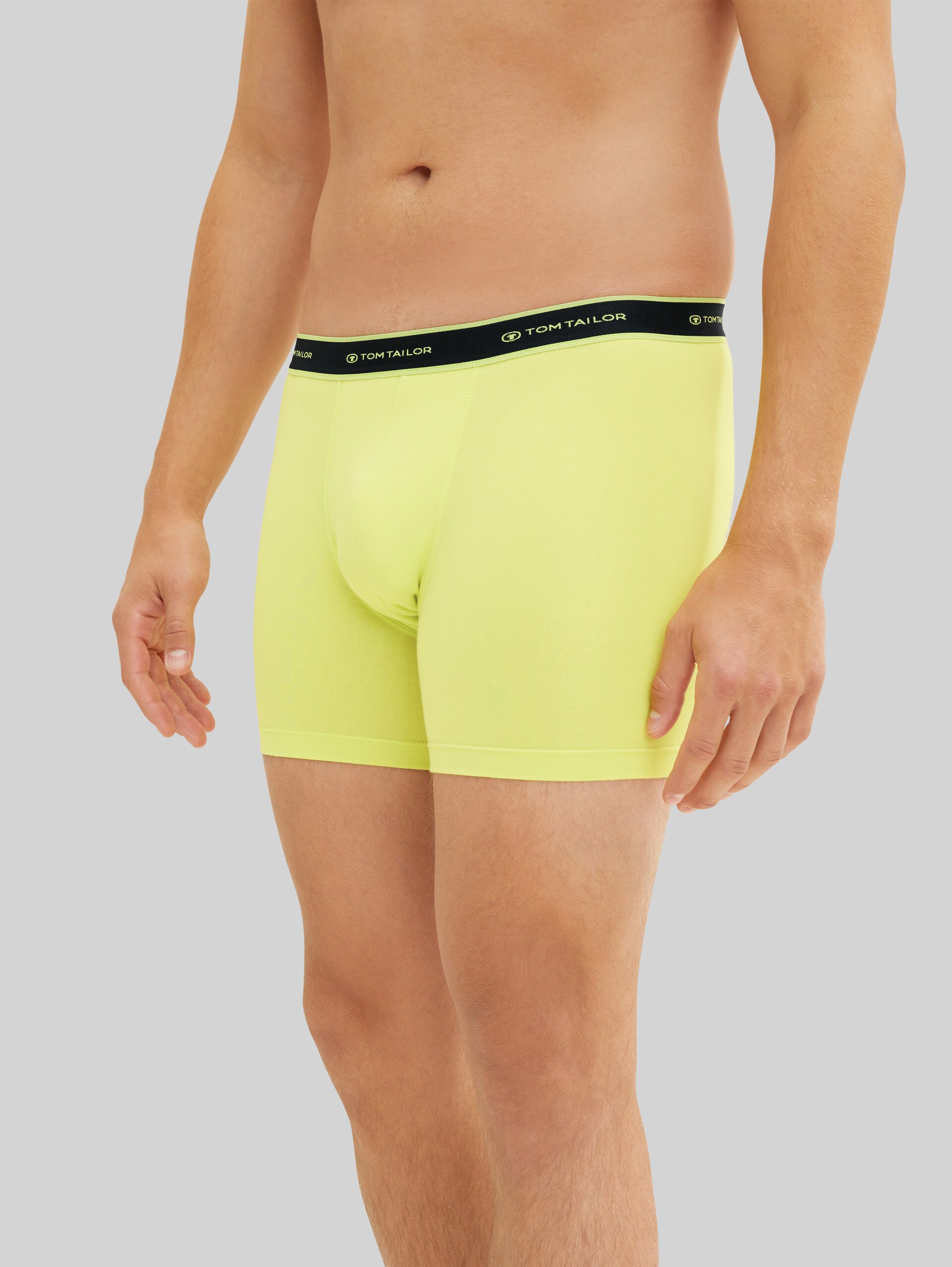 Medium-length boxer shorts in a 3-pack - gelb-dunkel-uni - Detail model view