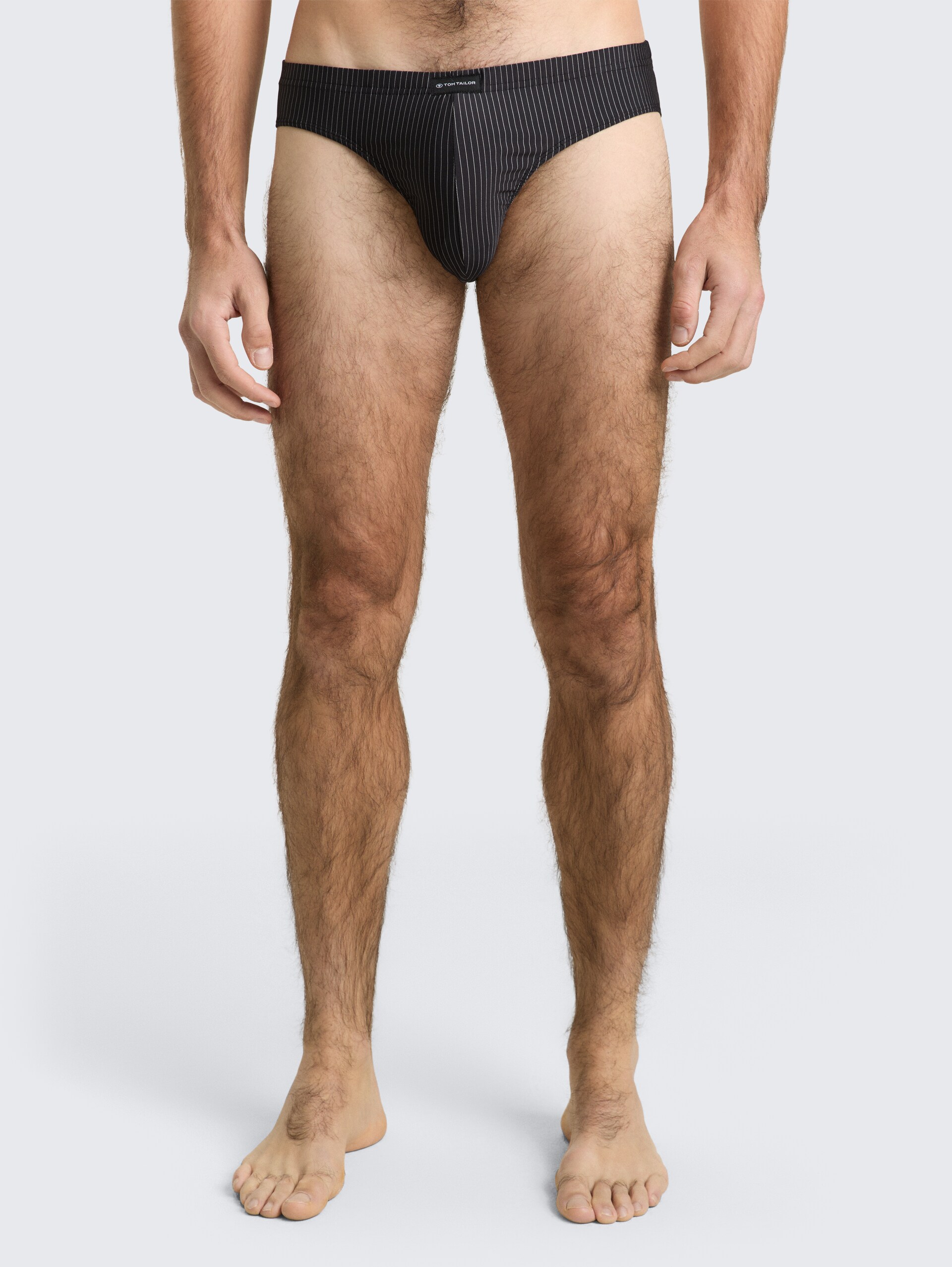 Slips mit Streifenmuster im 2er-Pack - black-dark-stripes - Ausschnitt Model-Vorderansicht