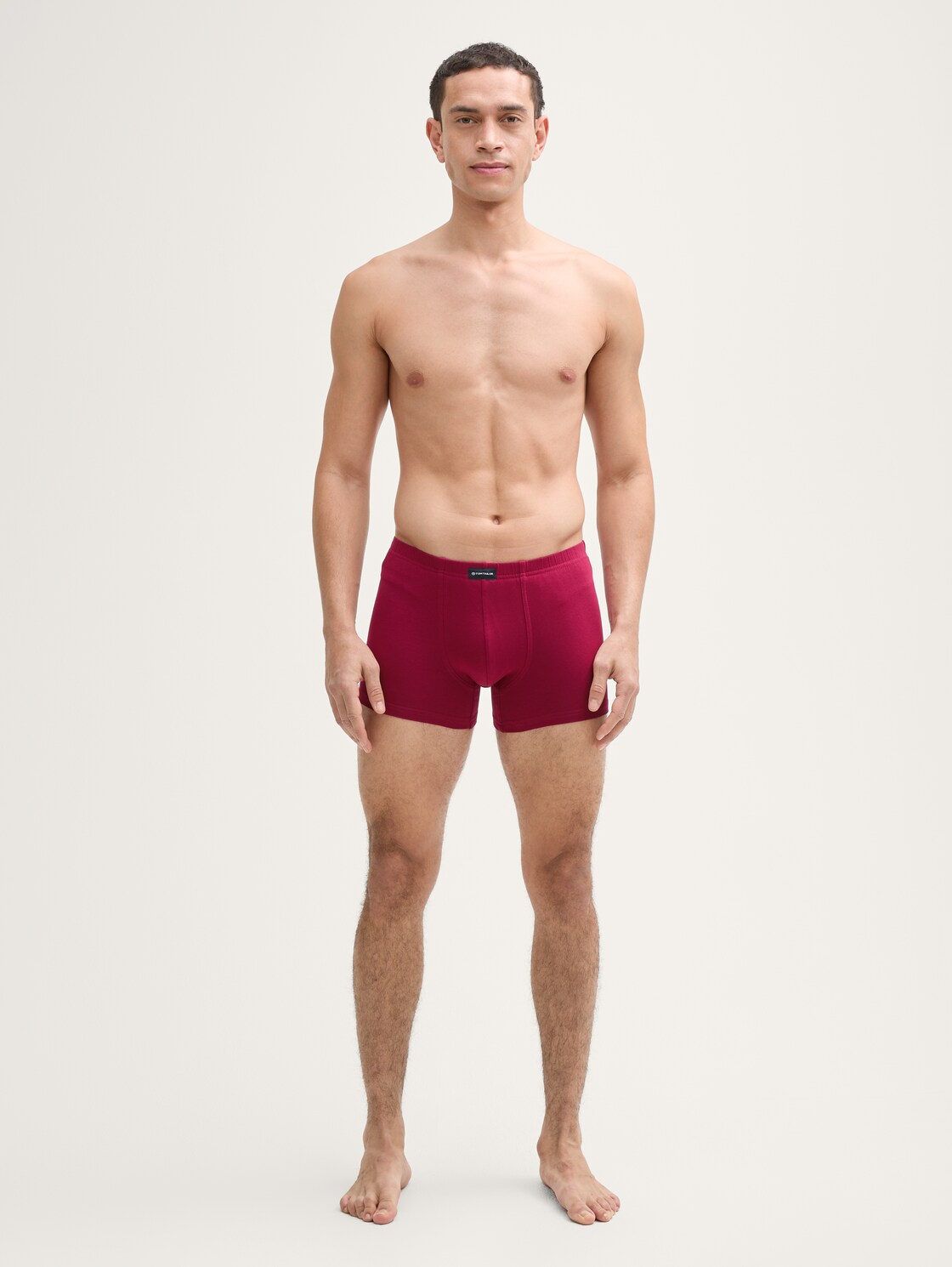 Kurze Boxershorts im 2er-Pack - red-dark-solid - Model-Vorderansicht