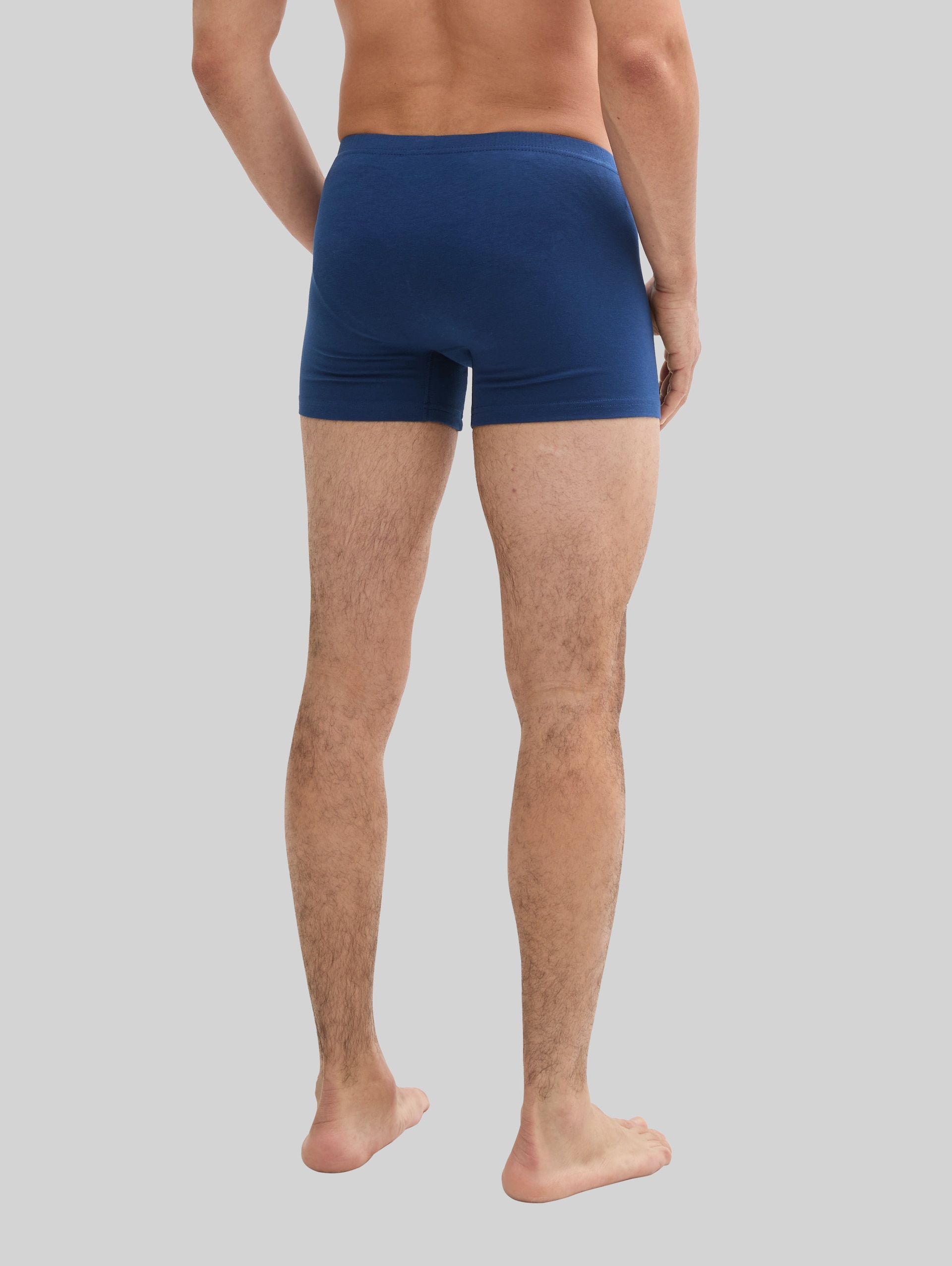 Kurze Boxershorts im 2er-Pack - blue-medium-solid - Auschnitt Model-Rückansicht