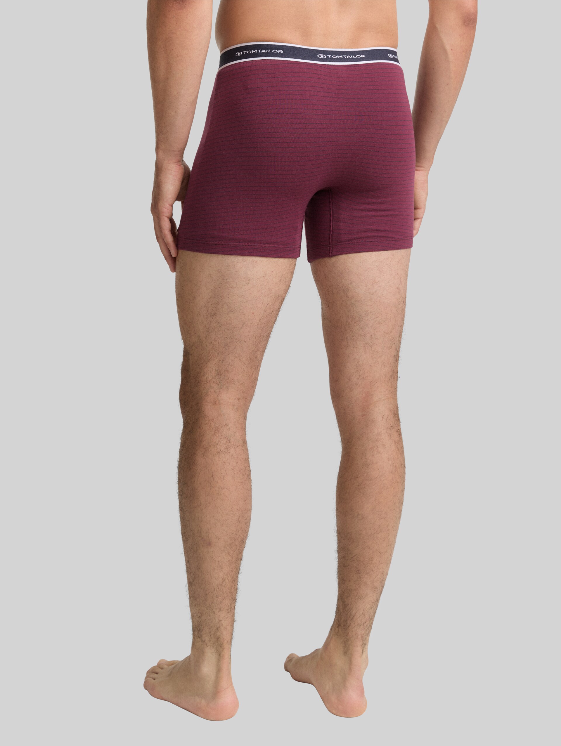 Kurze Boxershorts im 2er-Pack - red stripes - Auschnitt Model-Rückansicht