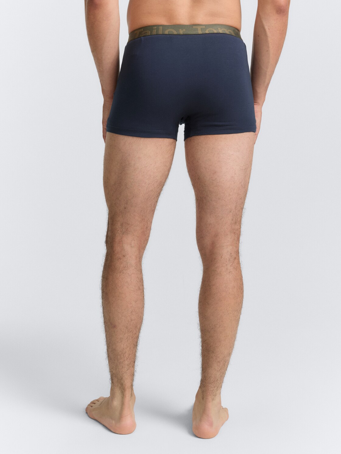 Kurze Boxershorts im 3er-Pack - green-medium-solid - Auschnitt Model-Rückansicht