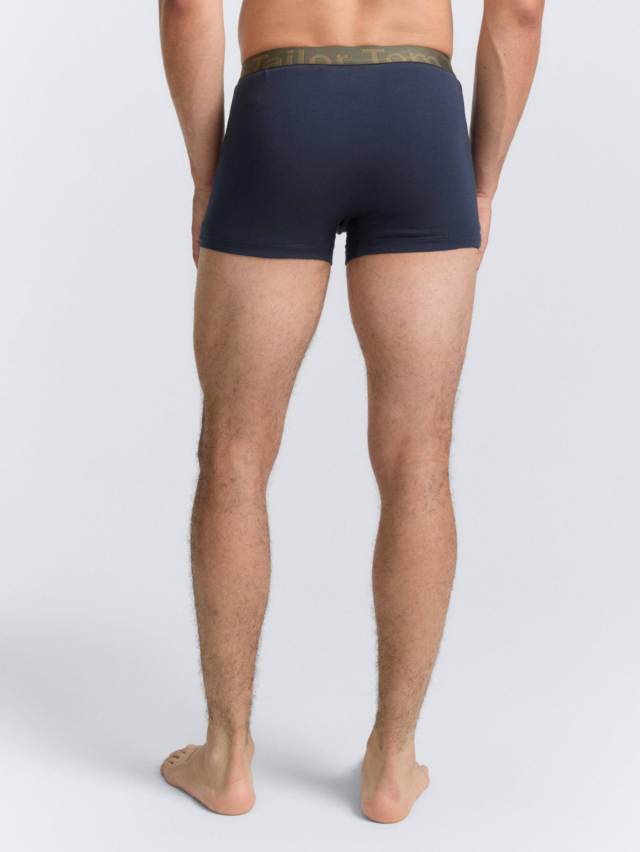 Kurze Boxershorts im 3er-Pack - green-medium-solid - Auschnitt Model-Rückansicht