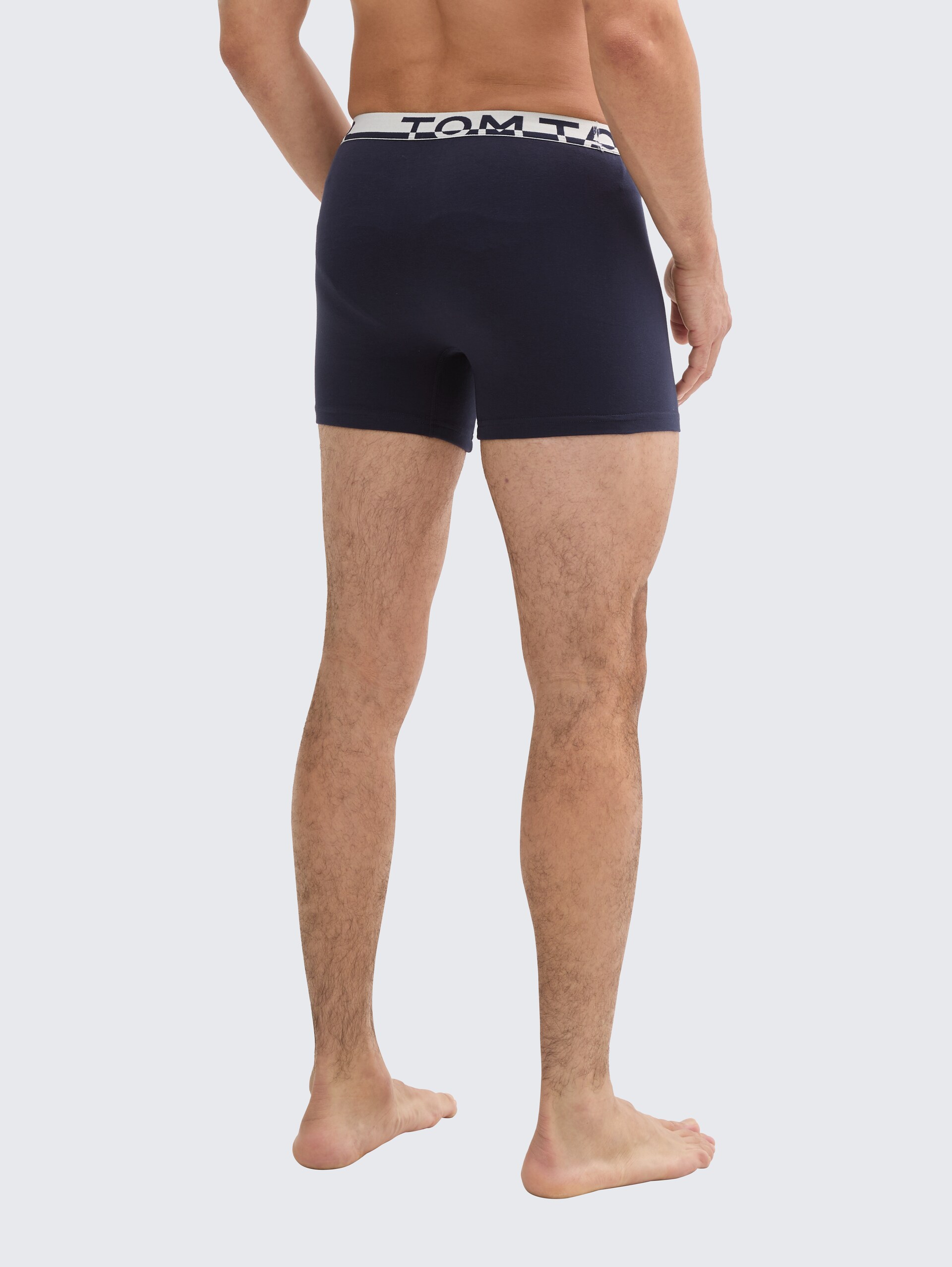 Mittellange Boxershorts im 4er-Pack - rot-dunkel-multicolor2 - Auschnitt Model-Rückansicht