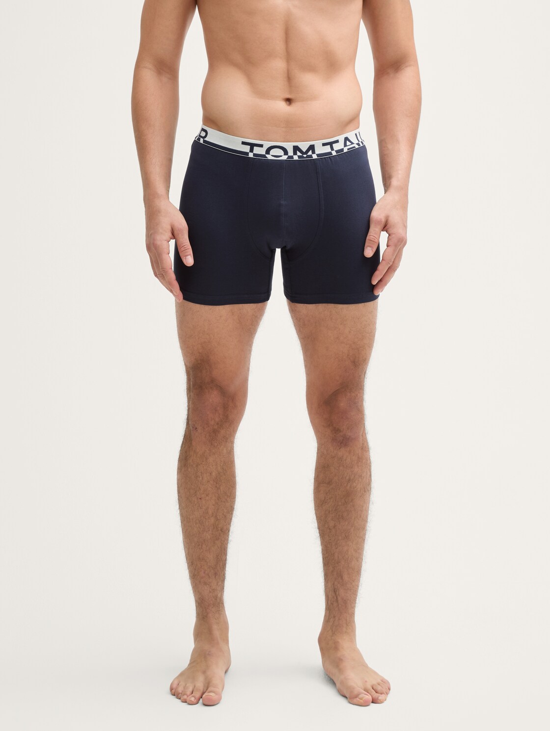 Mittellange Boxershorts im 4er-Pack - rot-dunkel-multicolor2 - Ausschnitt Model-Vorderansicht