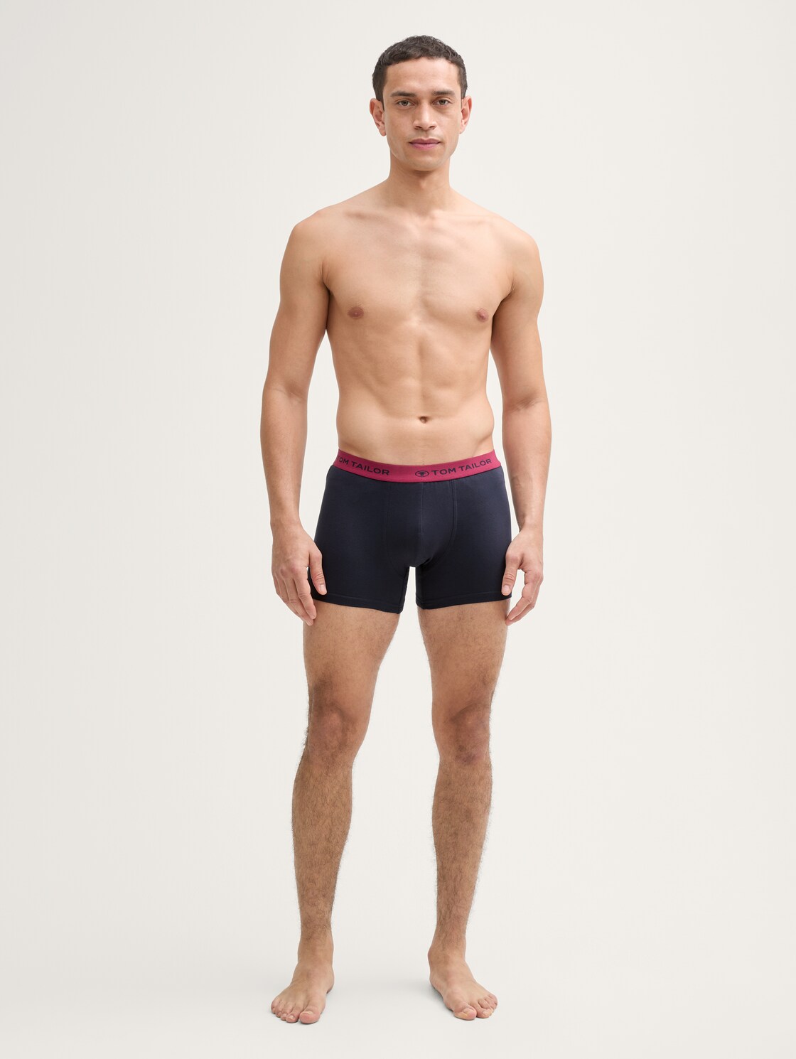 Kurze Boxershorts im 6er-Pack - rot-dunkel-multicolor1 - Model-Vorderansicht