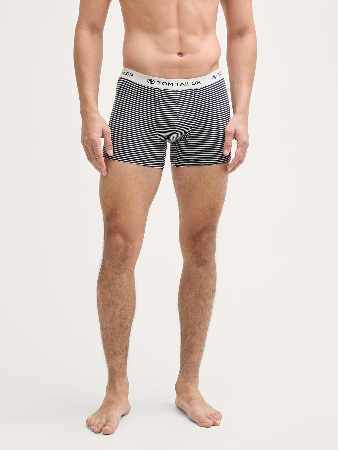 Kurze Boxershorts im 6er-Pack - blue-dark-horizontal stripe - Ausschnitt Model-Vorderansicht