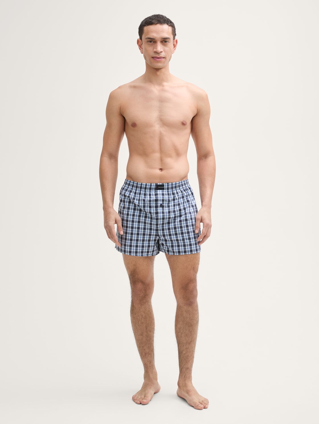 Mittellange Boxershorts mit Karomuster im 2er-Pack - blau-hell-Karo - Model-Vorderansicht