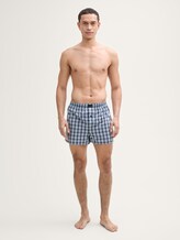 Mittellange Boxershorts mit Karomuster im 2er-Pack - blau-hell-Karo - Model-Vorderansicht
