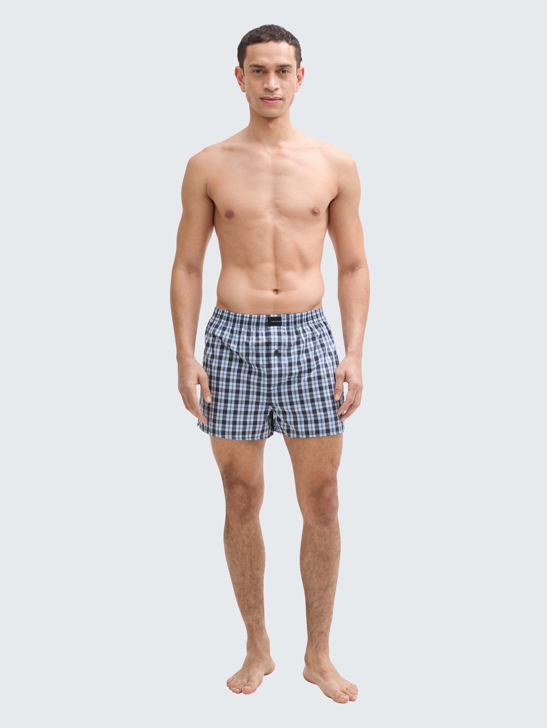 Mittellange Boxershorts mit Karomuster im 2er-Pack - blau-hell-Karo - Model-Vorderansicht