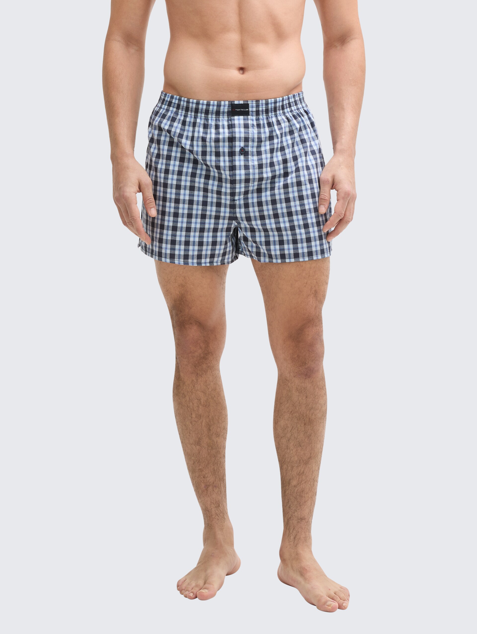 Mittellange Boxershorts mit Karomuster im 2er-Pack - blau-hell-Karo - Ausschnitt Model-Vorderansicht