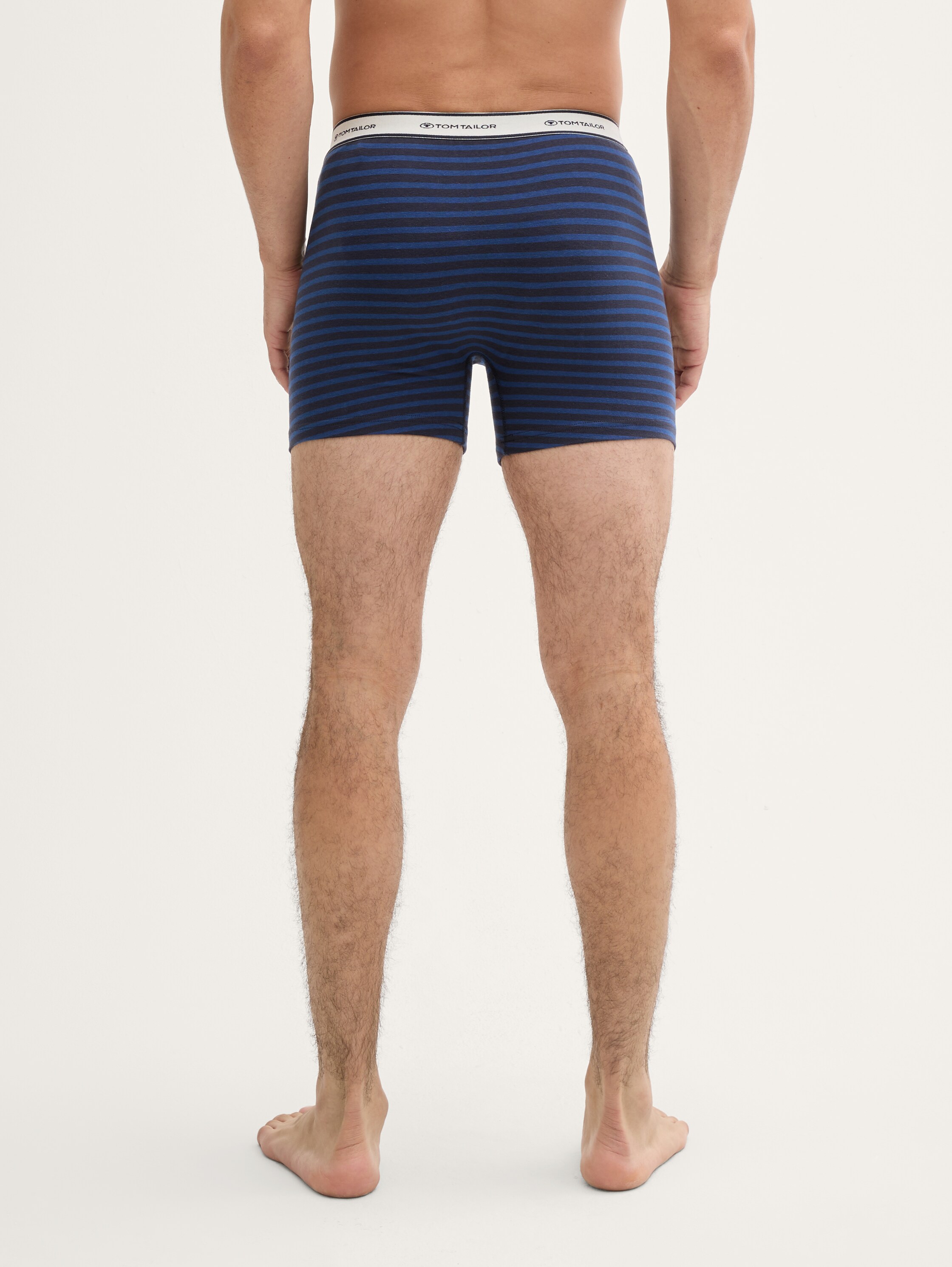 Mittellange Boxershorts im 4er-Pack - blue_stripe - Auschnitt Model-Rückansicht